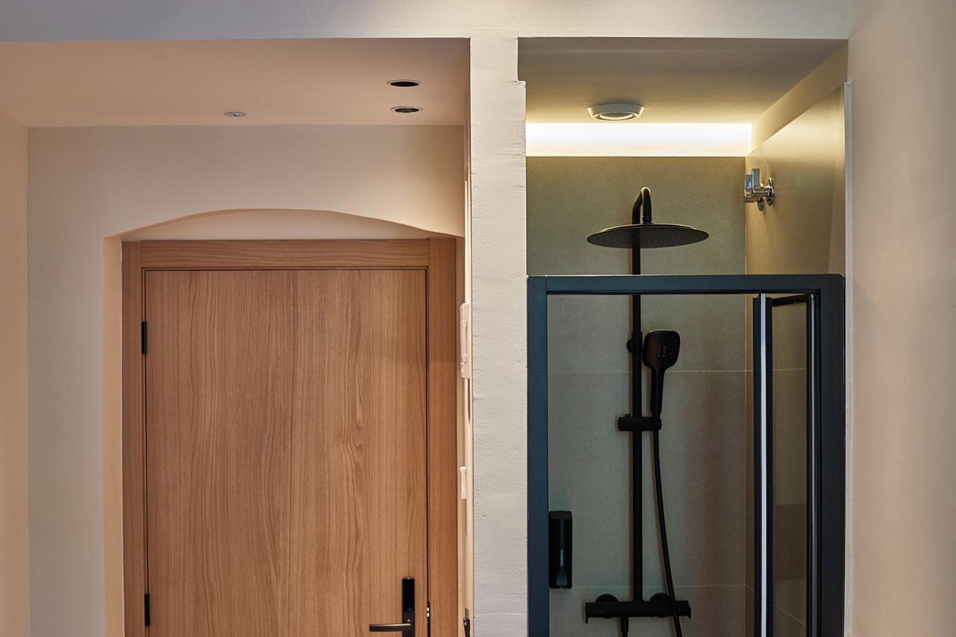 Single Room Shower