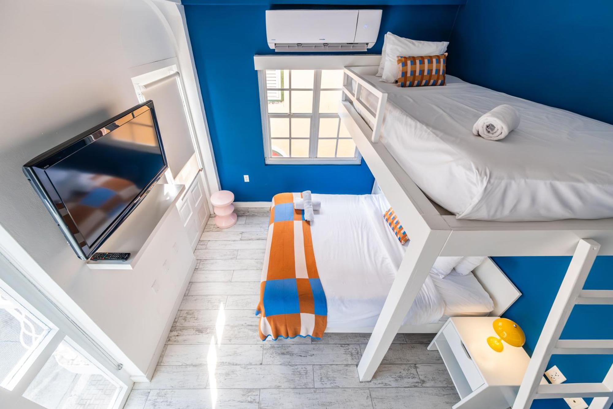 Deluxe Family Suite