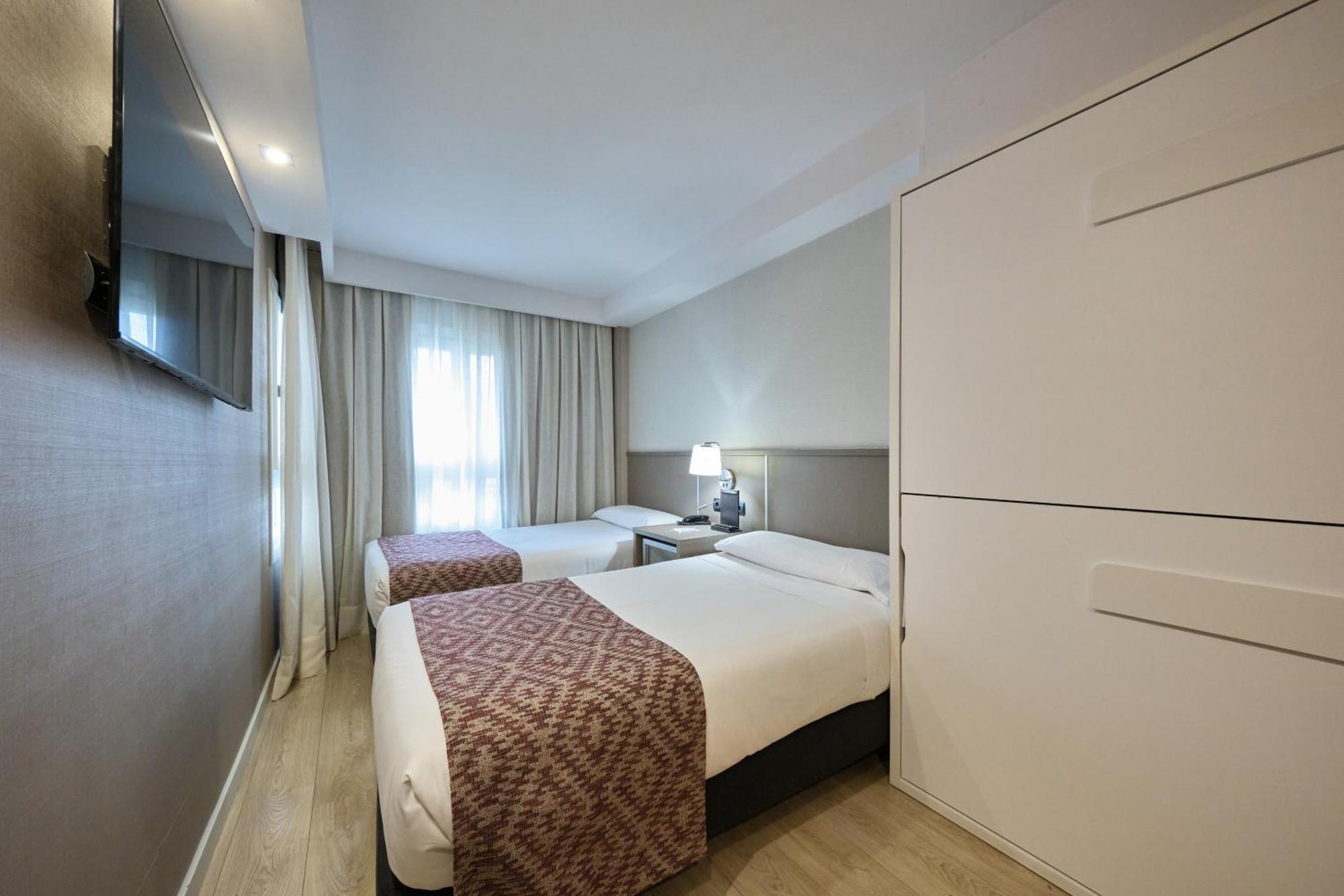 Quarto Família (2 Adultos + 2 Crianças)