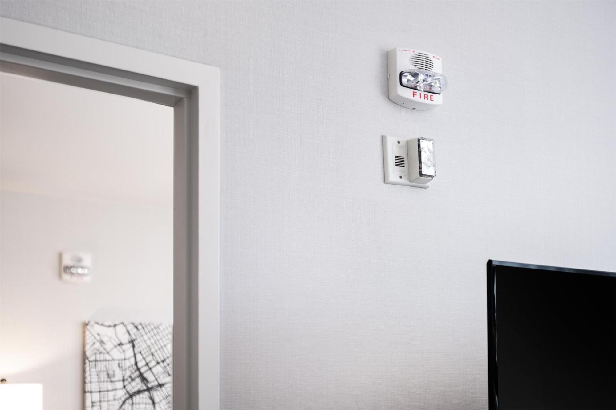 King Suite - Mobility and Hearing Access/Non-Smoking