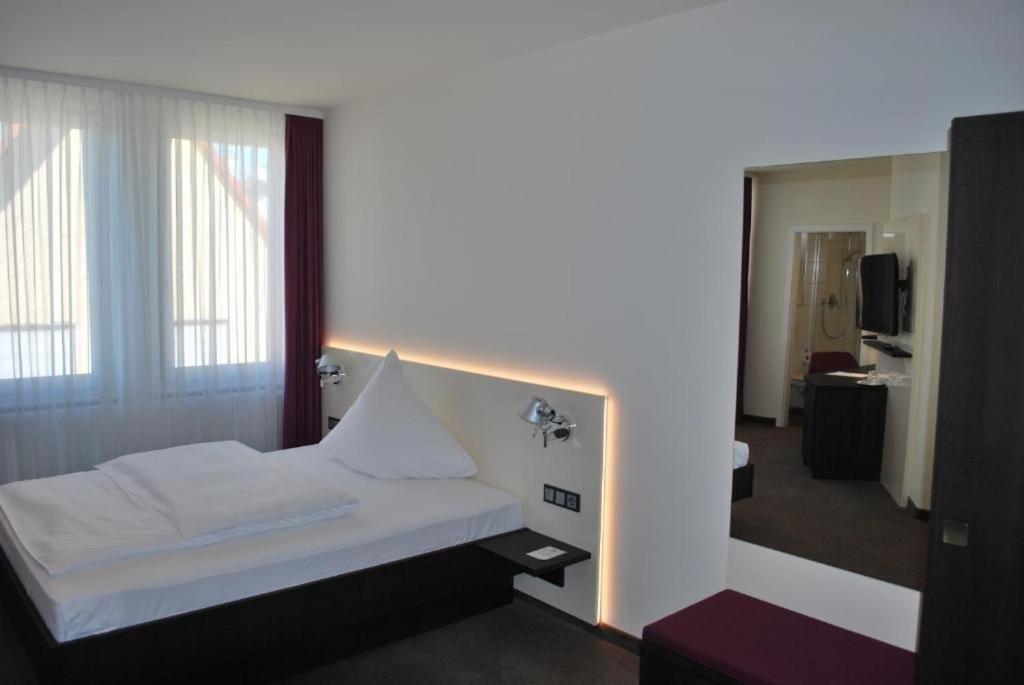Superior King Room,1675899395:JPEG