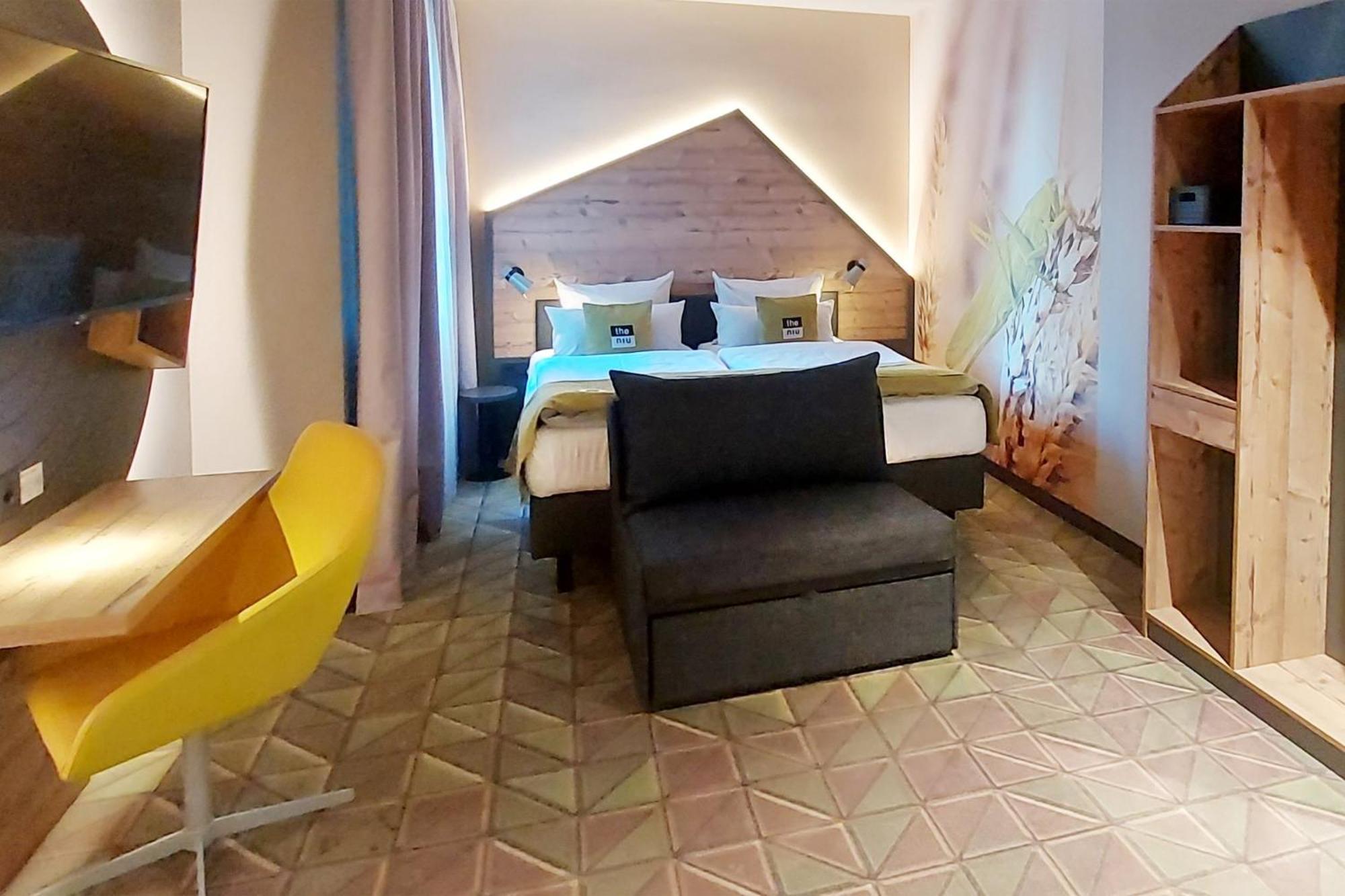 Queen Room Accessible