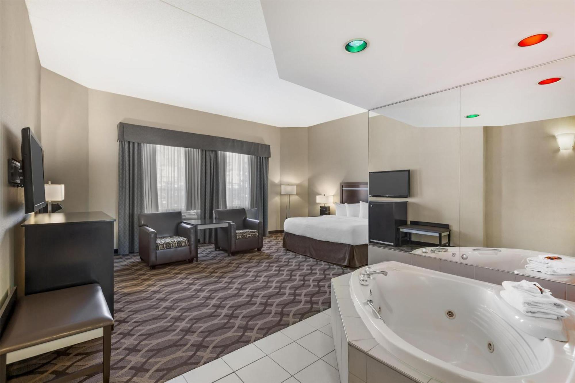 King Suite with Jetted Tub - Non-Smoking
