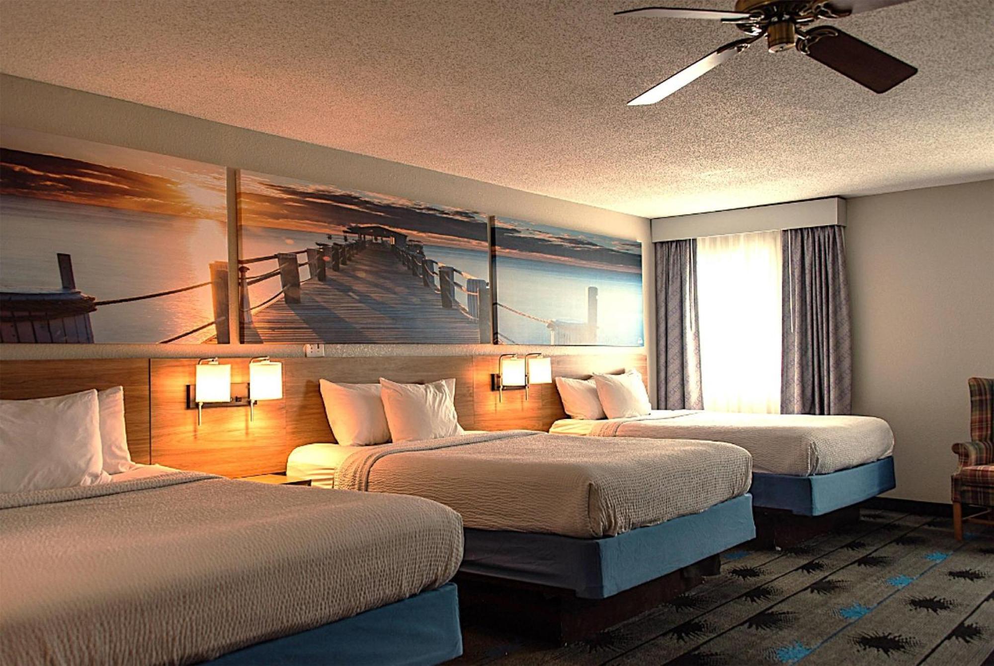 Queen Room with Three Queen Beds - Non-Smoking,1706611734:JPEG