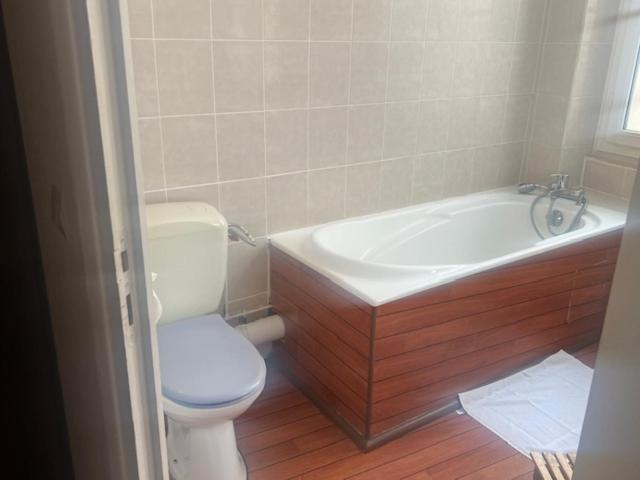 Family Room Private Bathroom