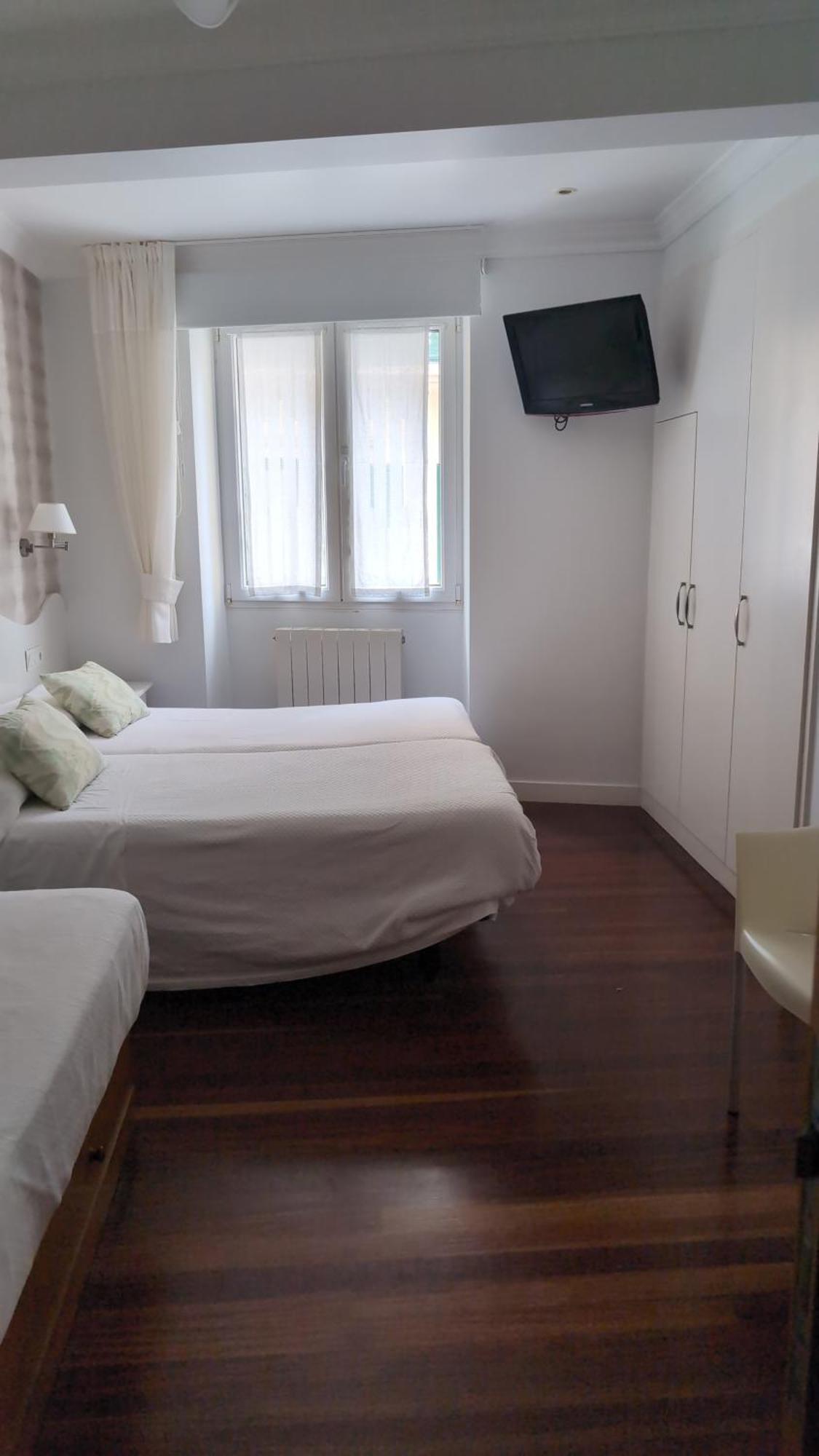 Triple Room Private Bathroom,1678546087:JPEG