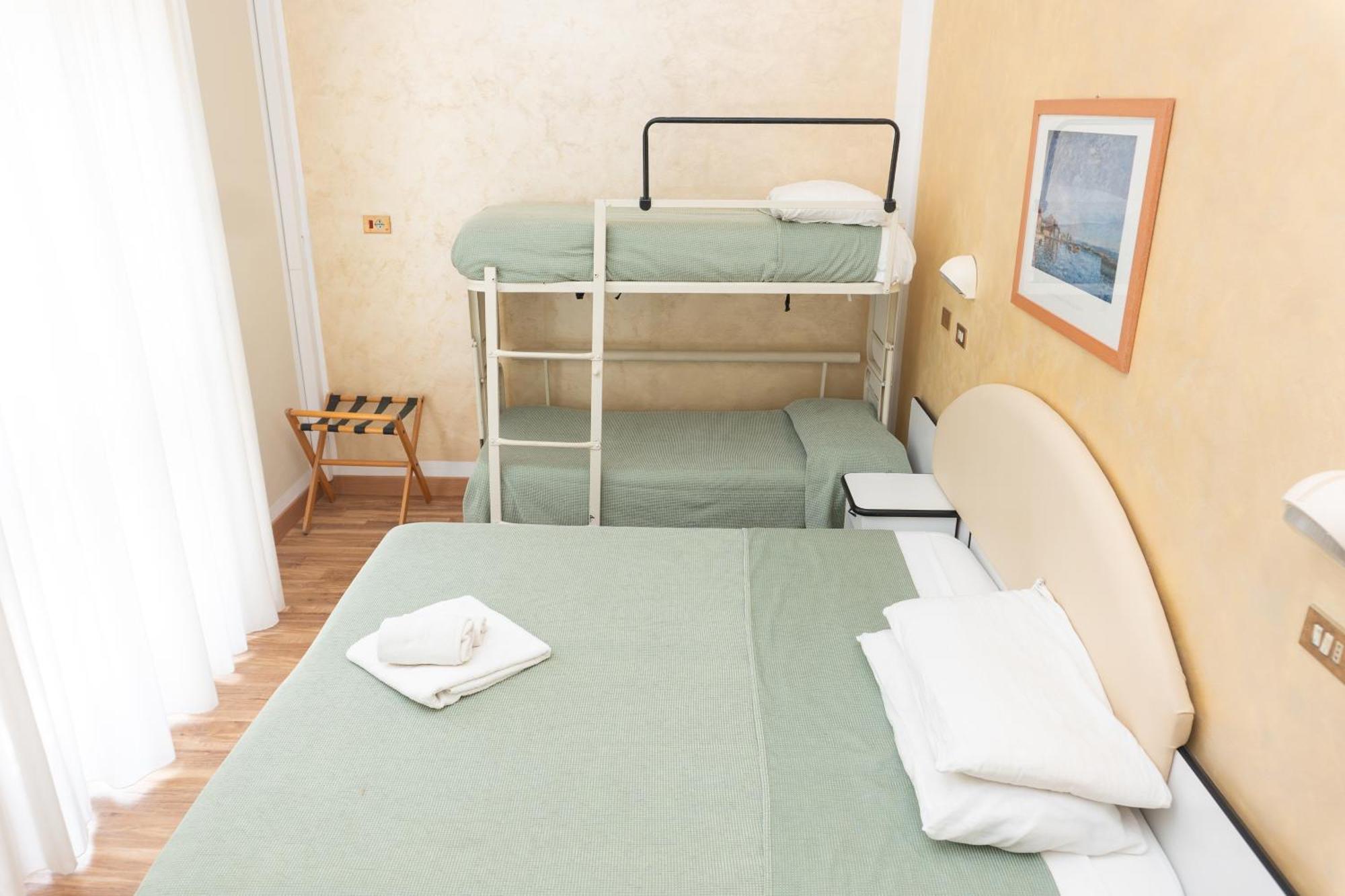 Standard Quadruple Room,1111254396:JPEG