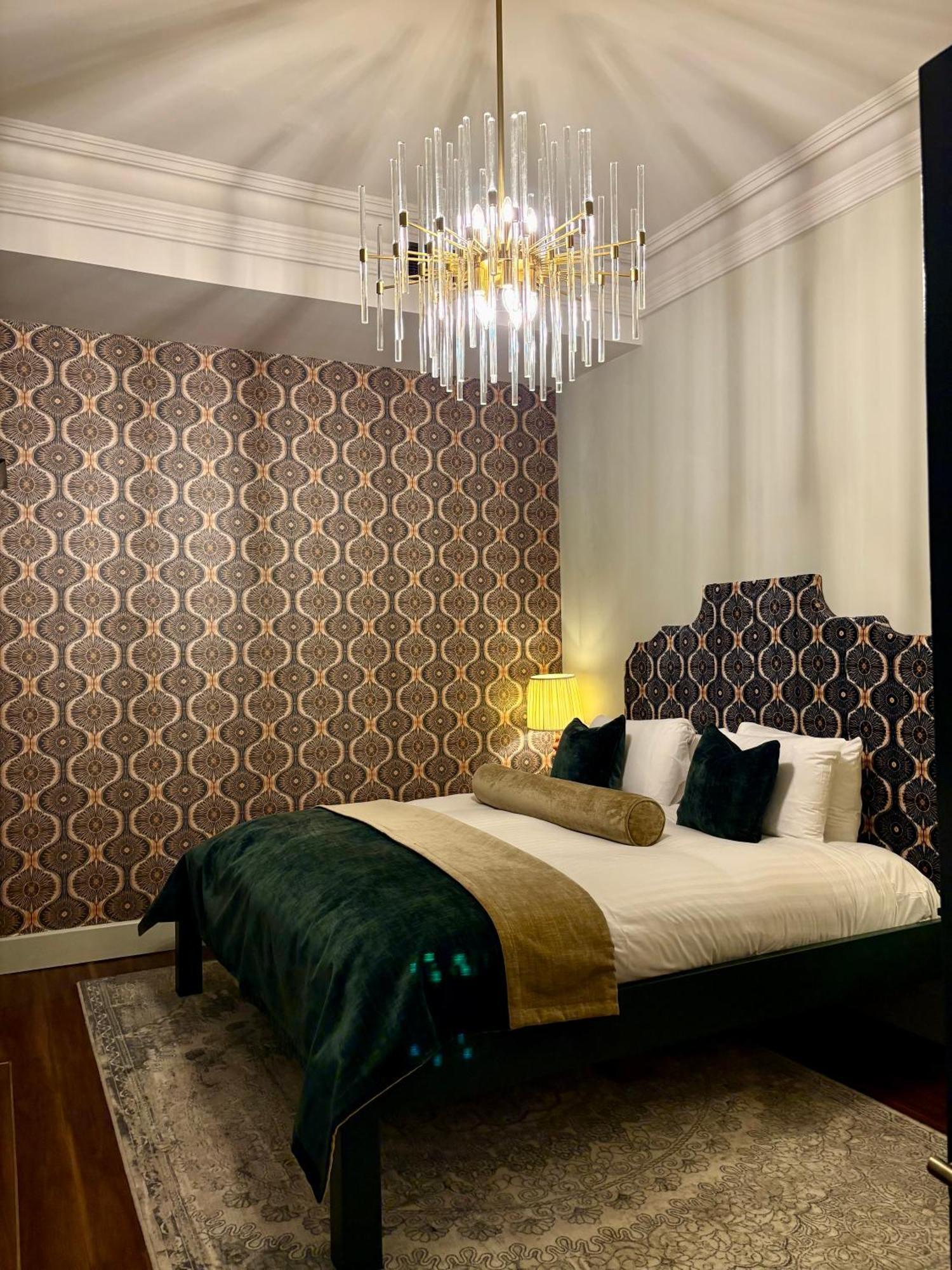 King Suite – Buttery