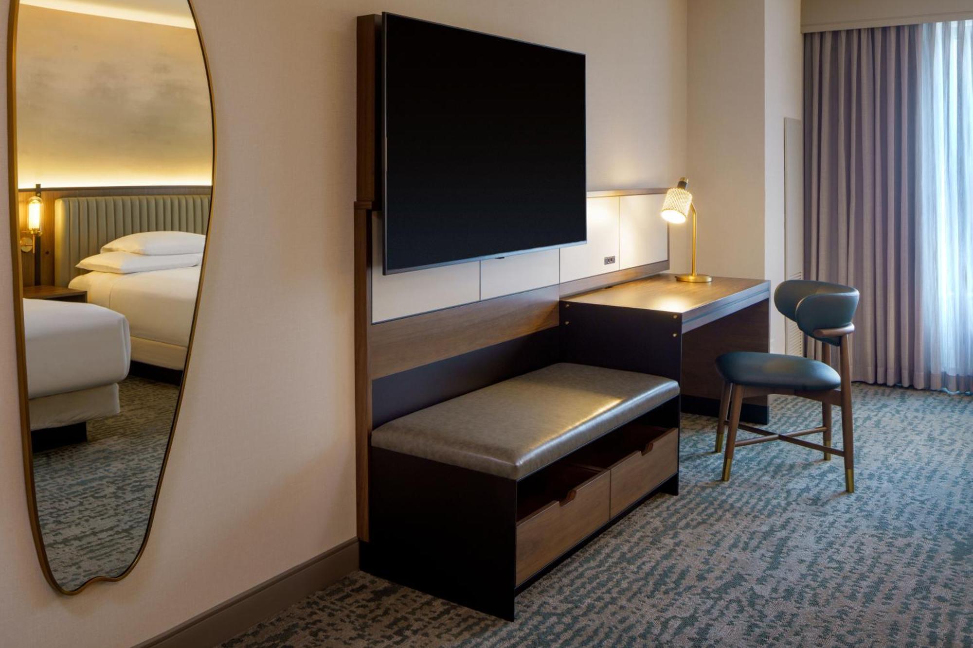 Queen Room with Two Queen Beds and Accessible Shower - Disability Access