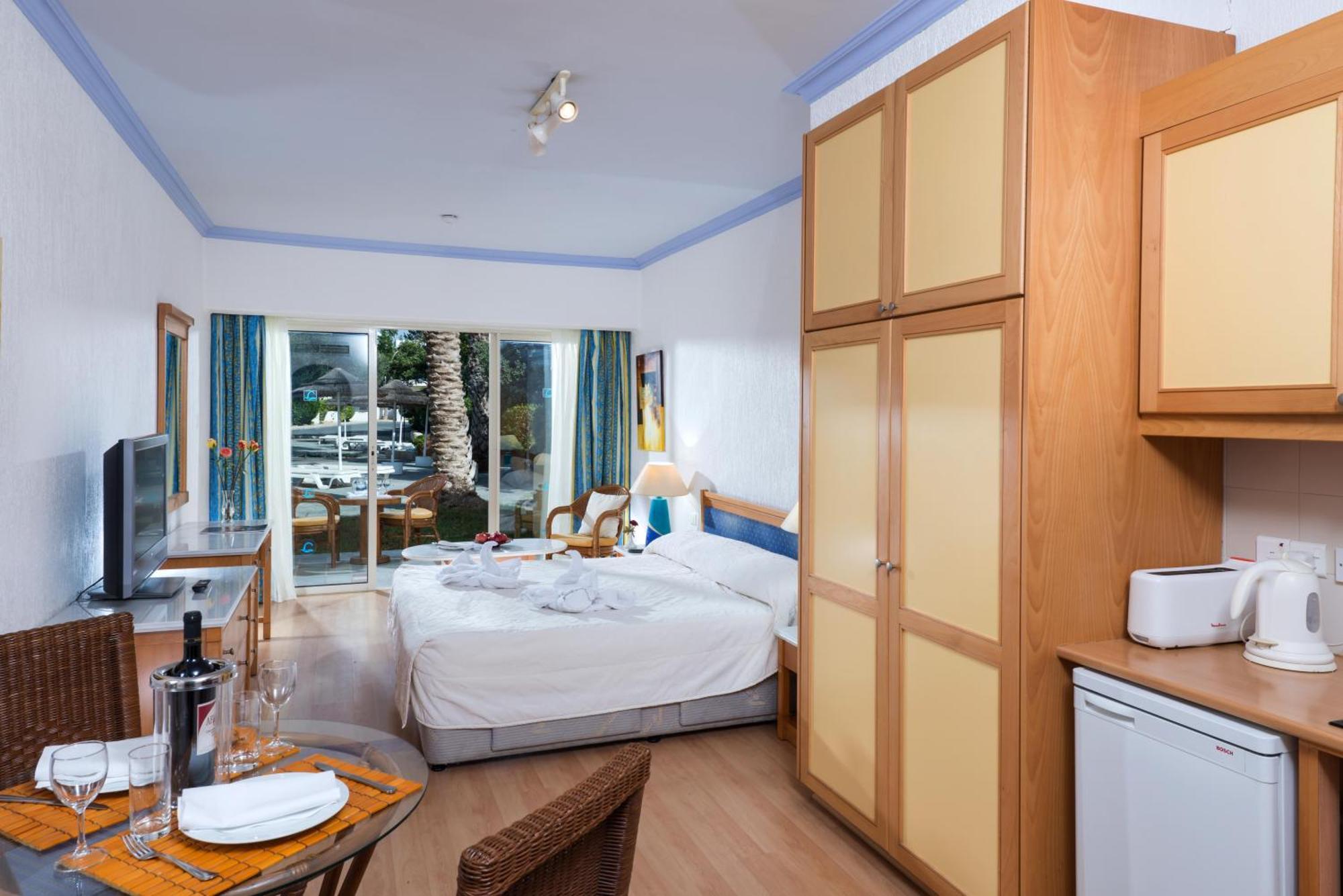 Studio (2 Adults)