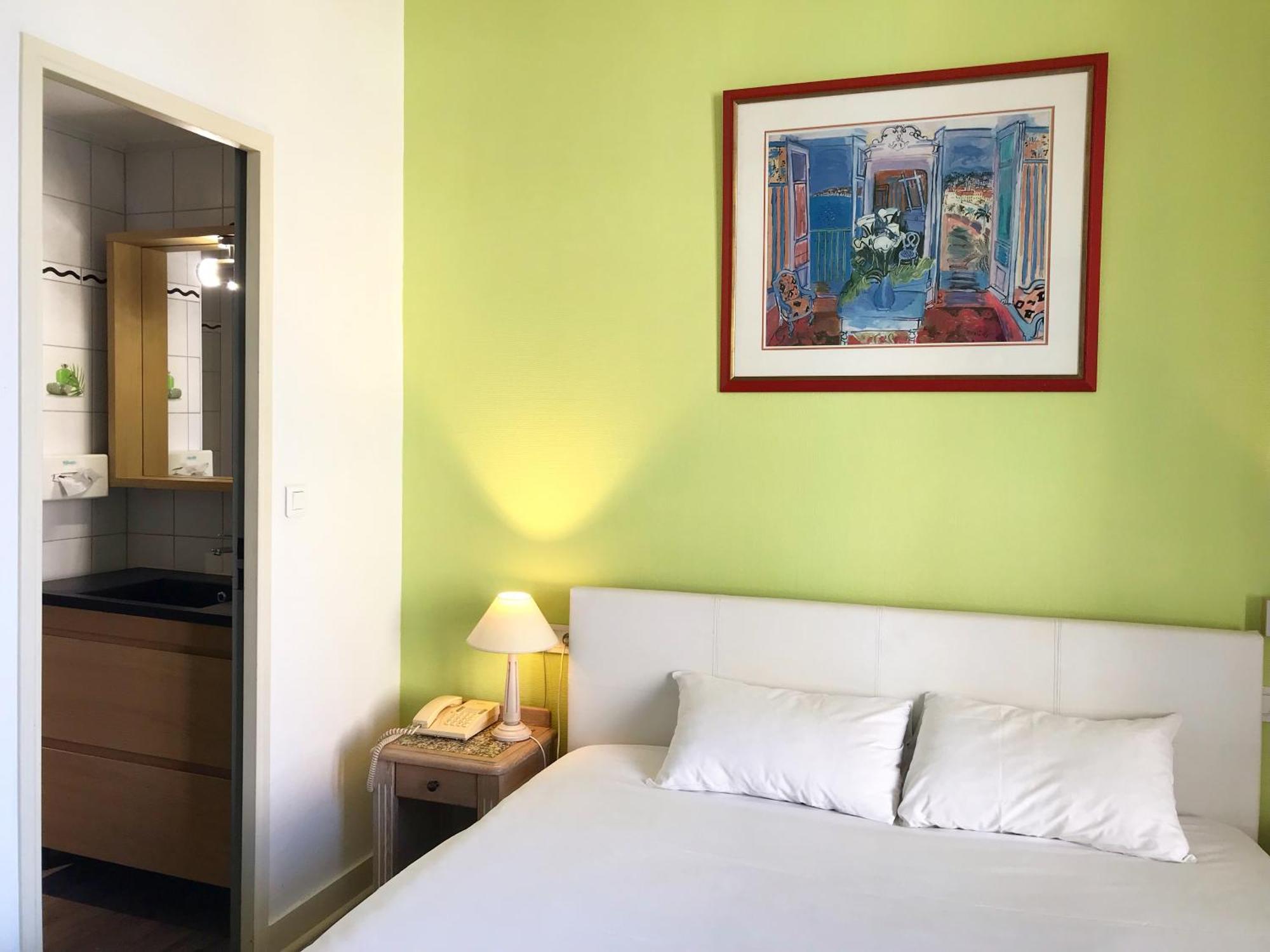 Queen Room,1687468512:JPEG