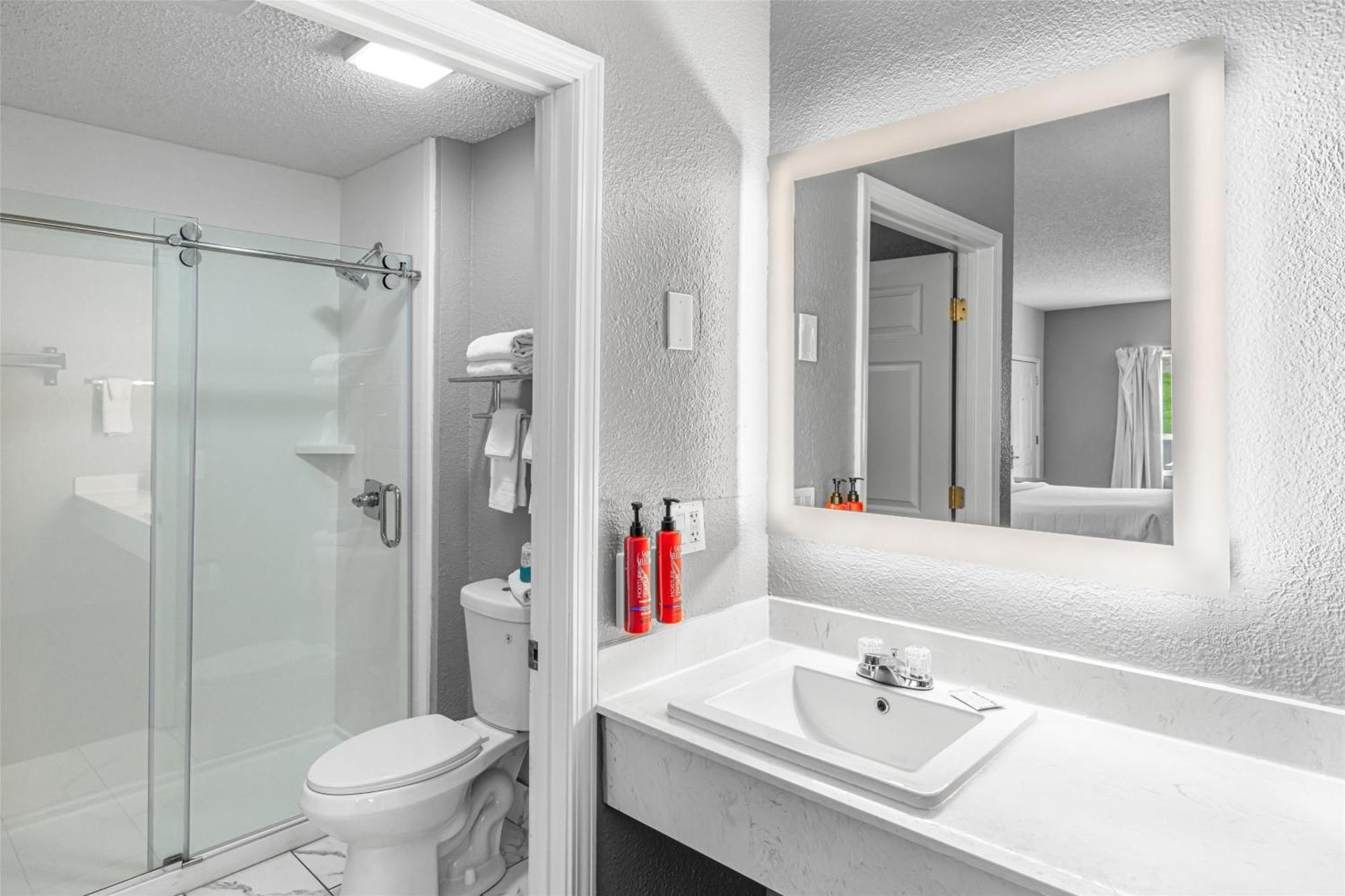 King Suite with Spa Bath - Non-Smoking