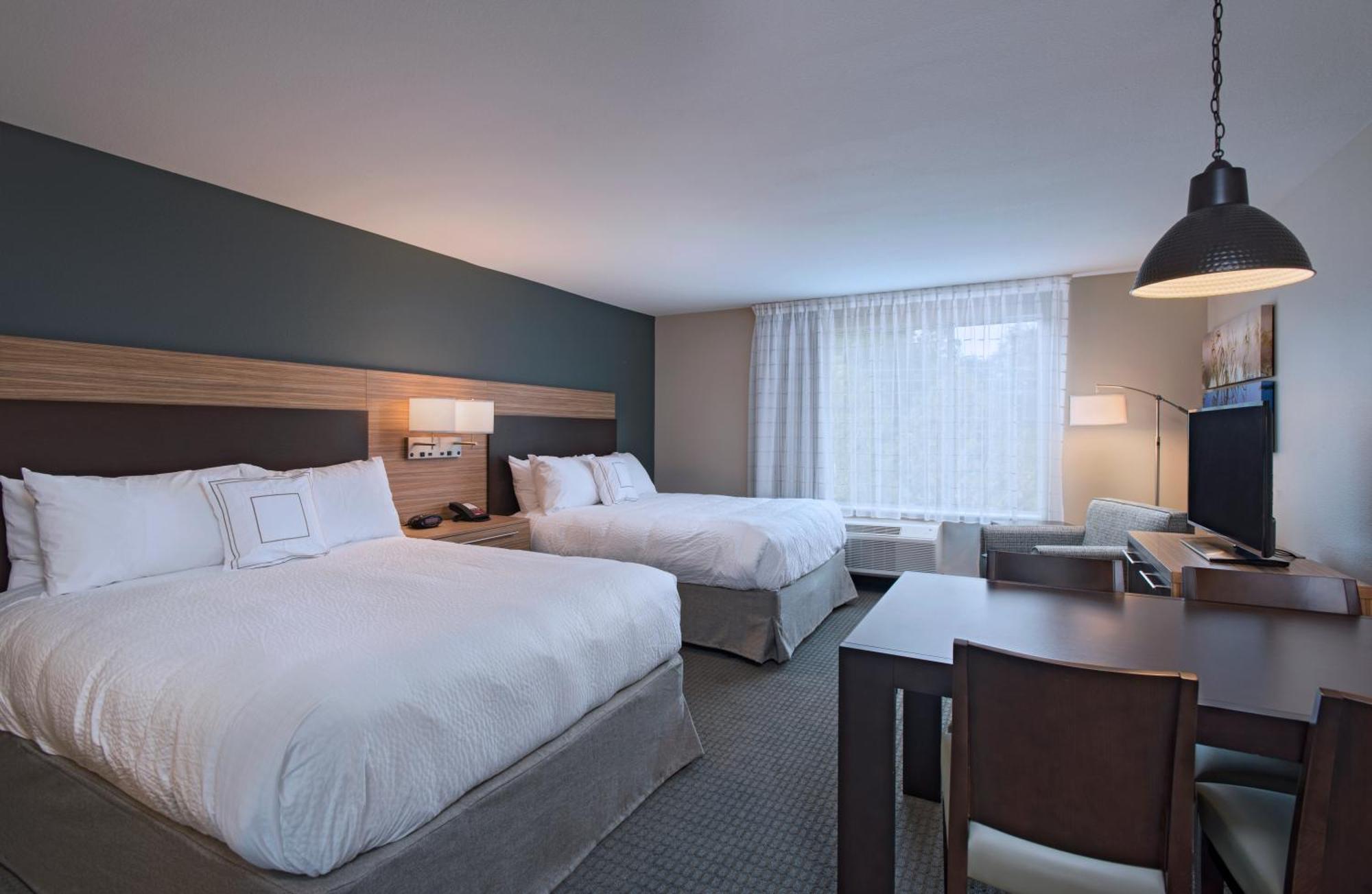 Studio Two Queen Beds Hearing Accessible