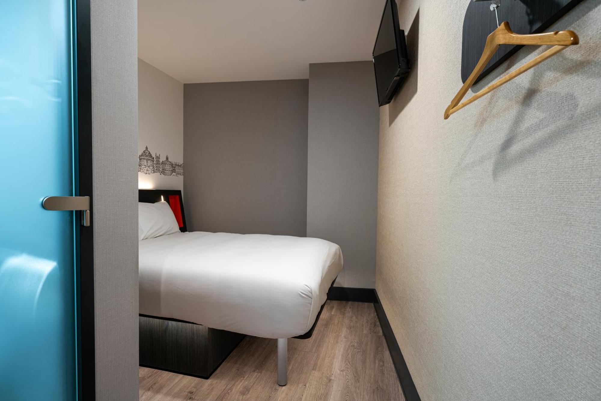 Double Room No Window