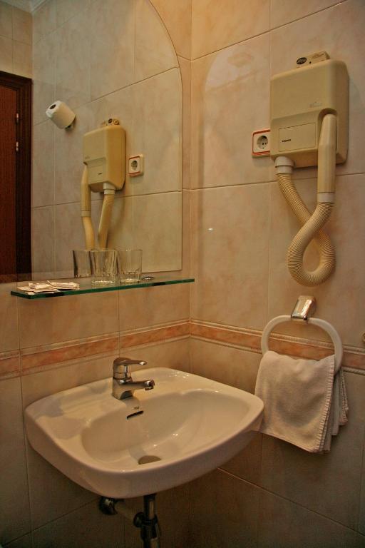 Single Room,685074546:JPEG