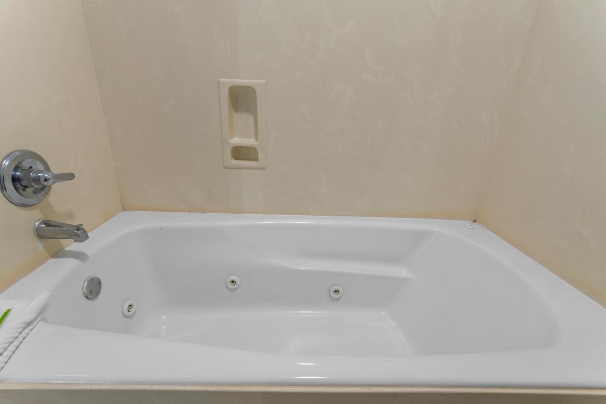 King Room with Spa Bath