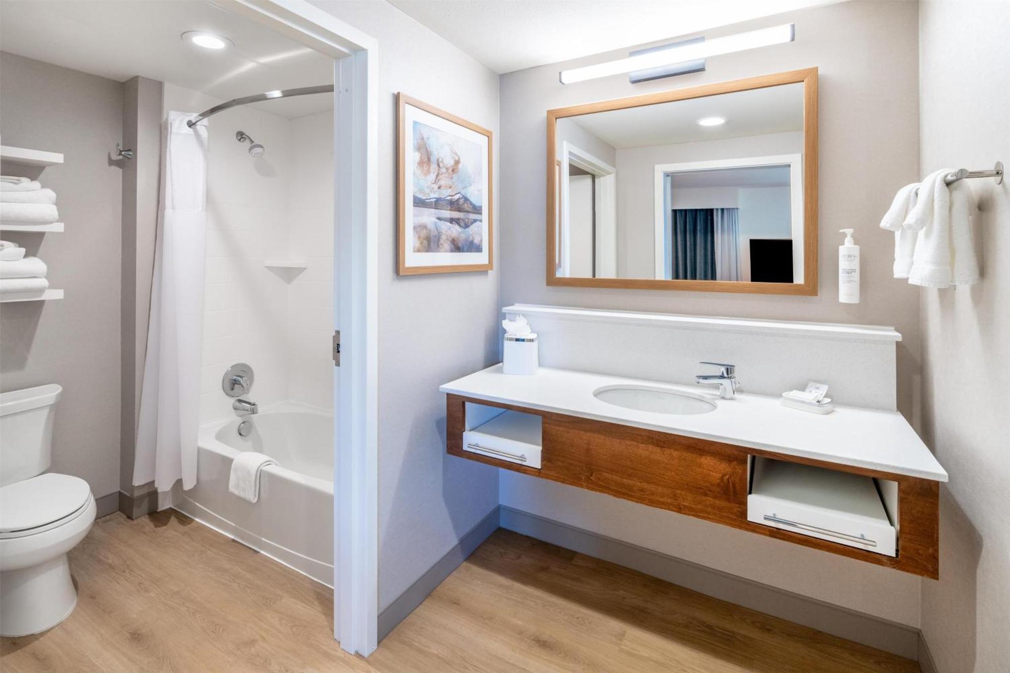 Queen Room with Two Queen Beds and Mountain View - Non-Smoking