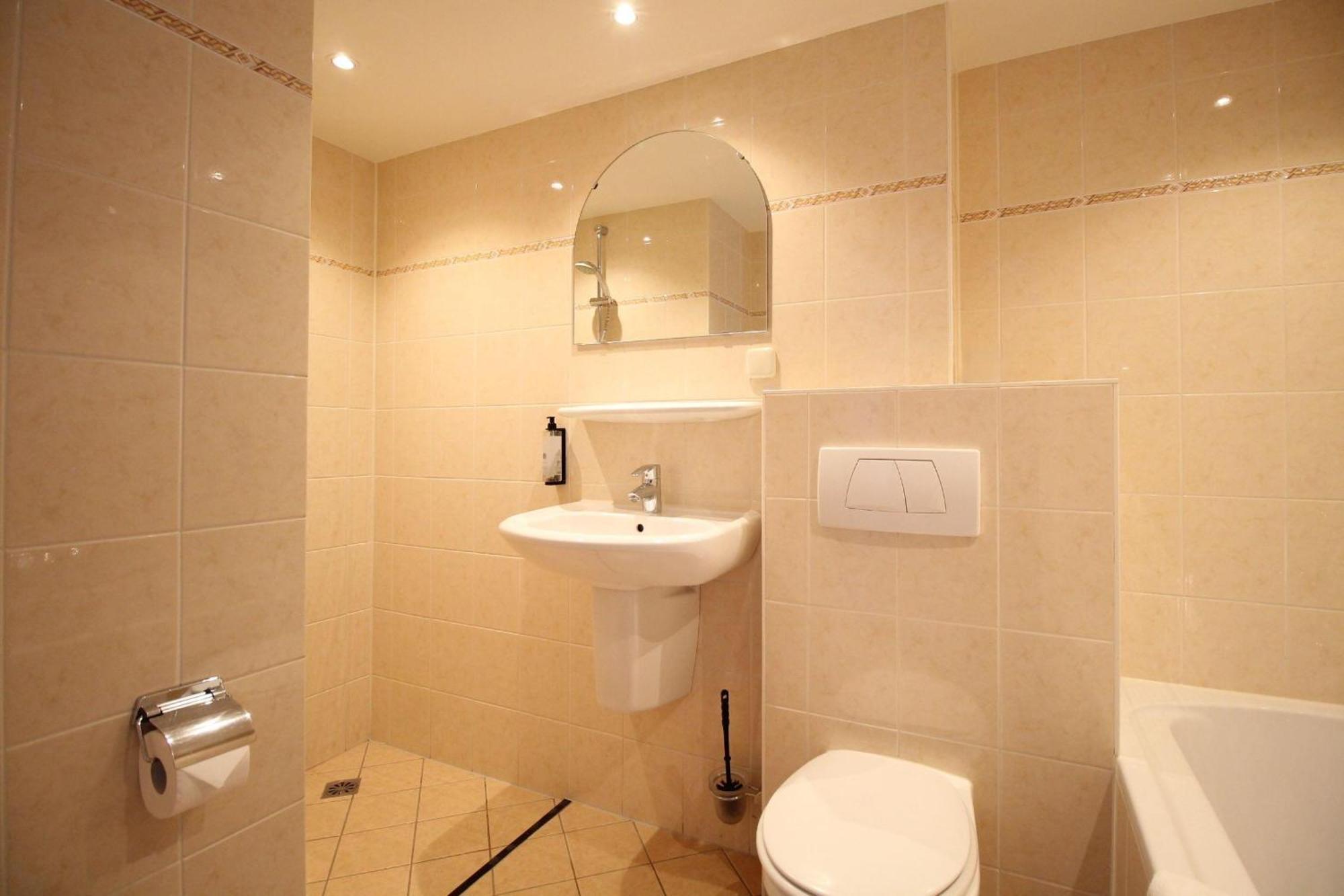Two-Room Apartment / Family Room with One Double and One Bunk Bed, City View and Walk-In Shower - Non-Smoking