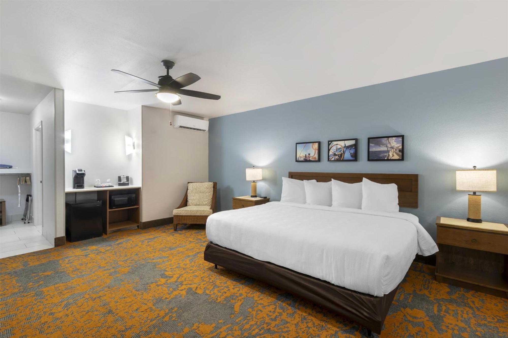 King Room with Roll-in Shower - Disability Access/Non-Smoking