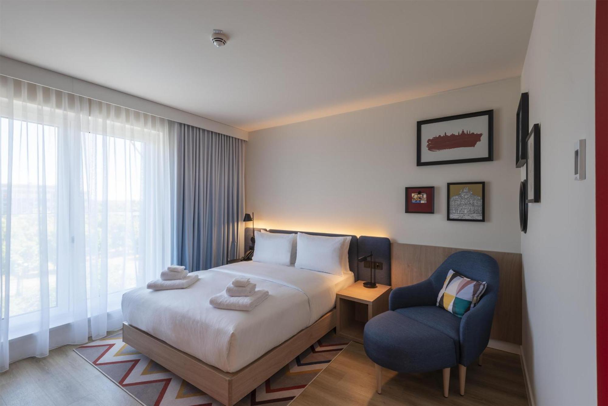 Queen Room Accessible