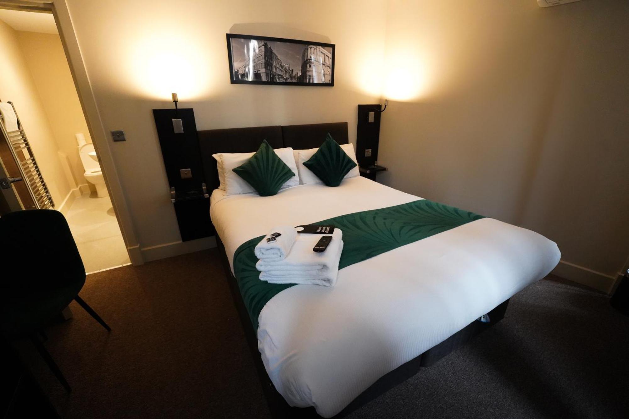 Chambre Double - (Sans Fenêtre)
