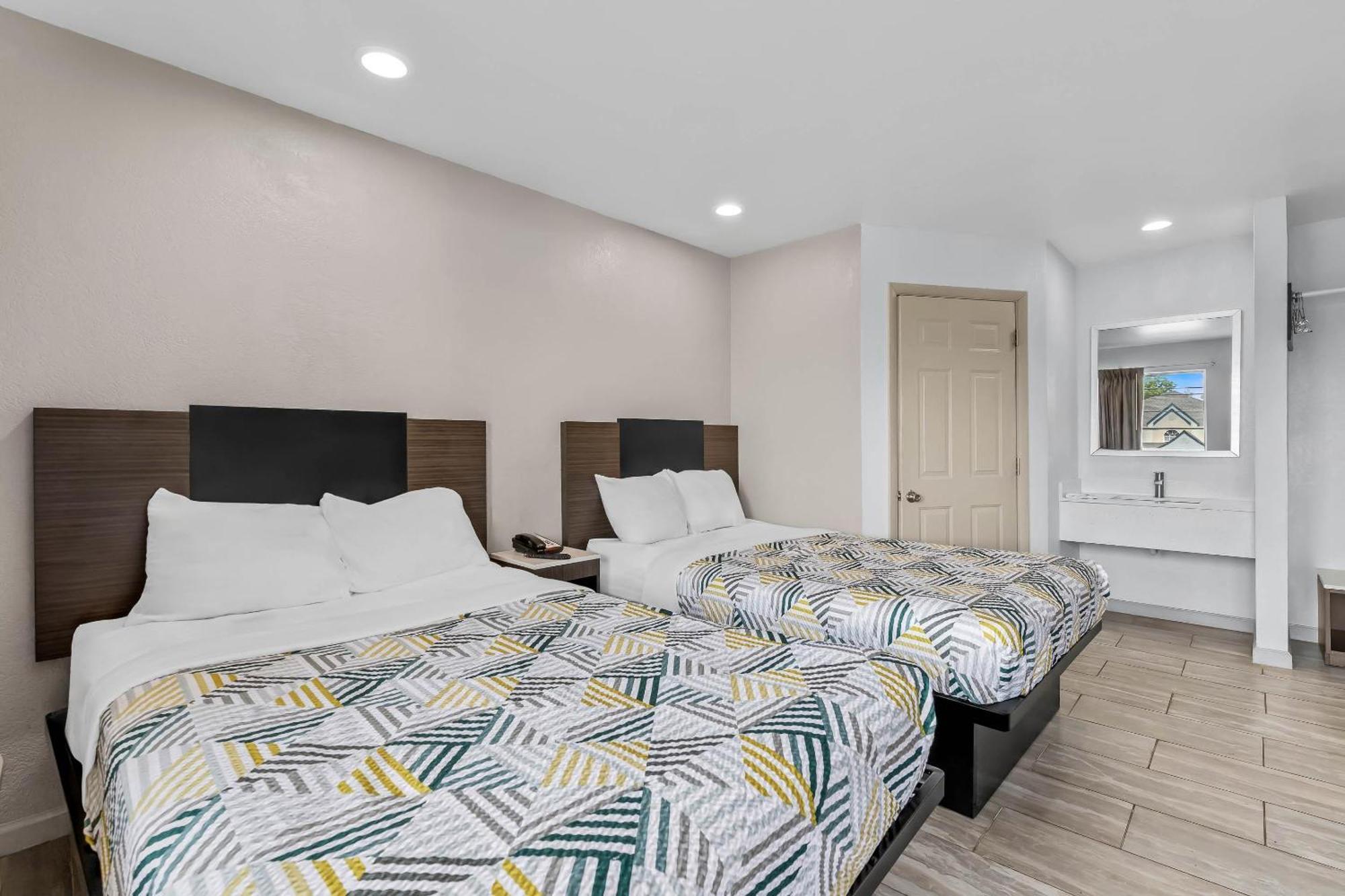 Quadruple Room - Non-Smoking