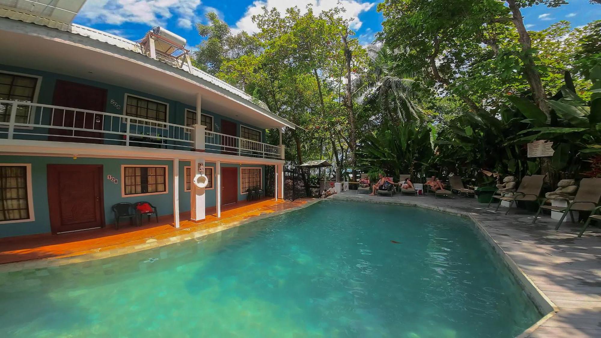 Studio Pool View