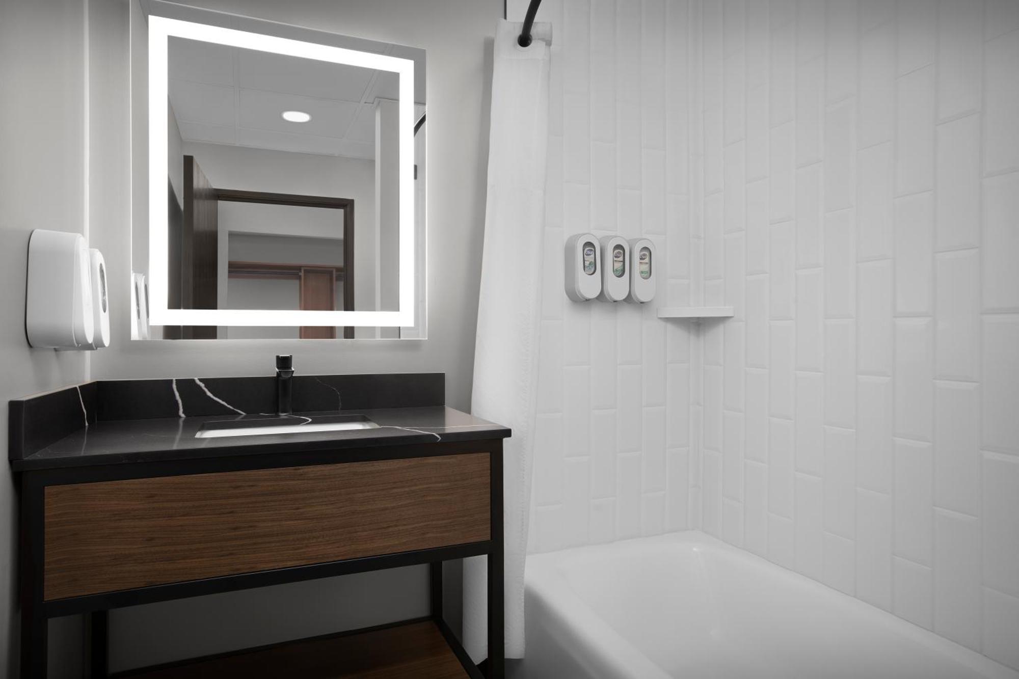 One-Bedroom King Suite,1698087847:JPEG