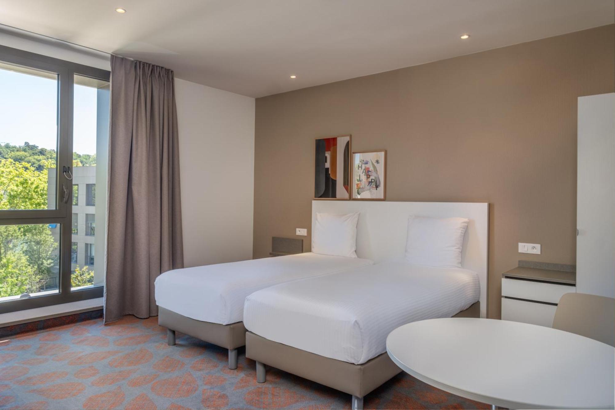 Twin Room,1699092128:JPEG