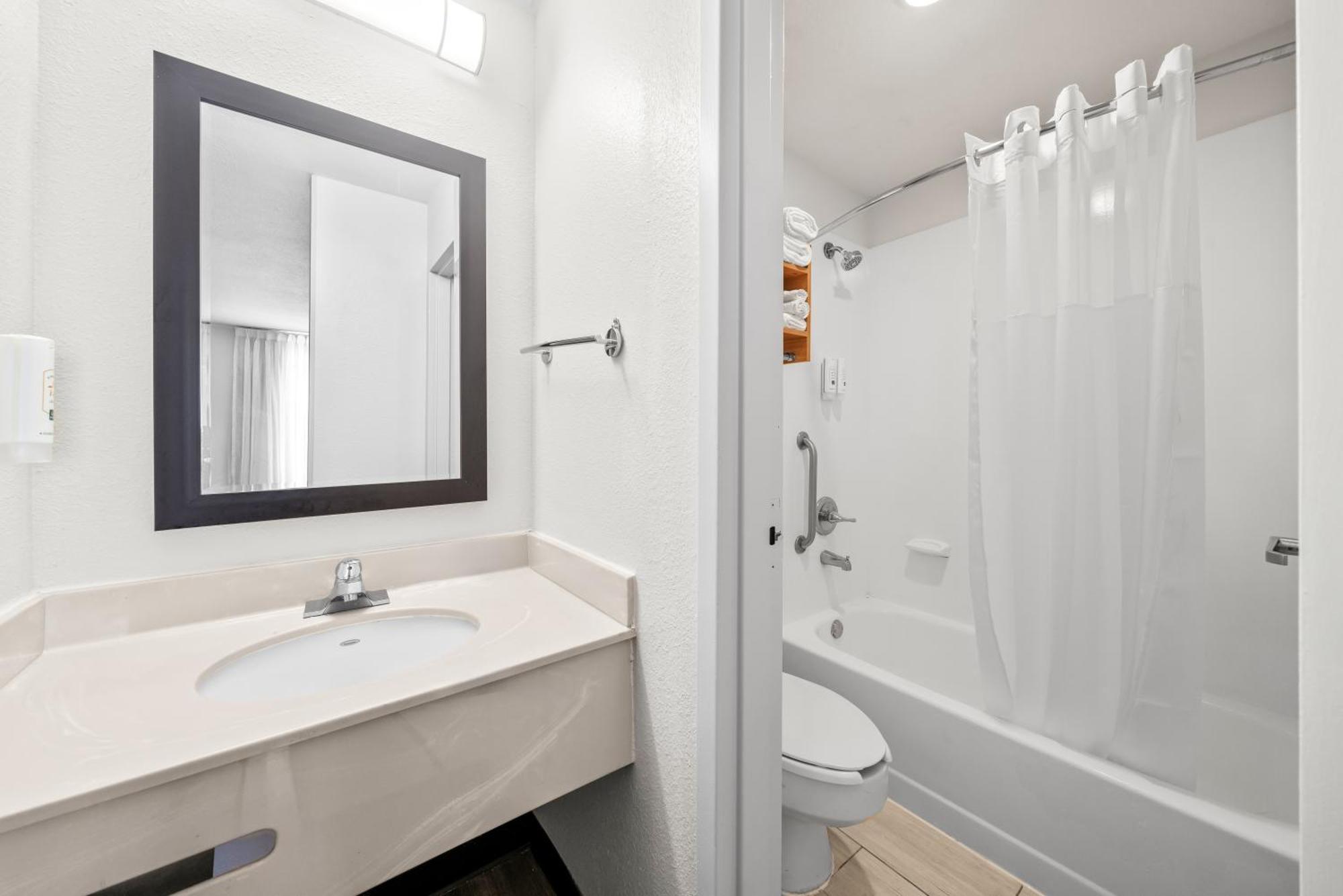 Quadruple Room with Two Queen Beds - Non Smoking