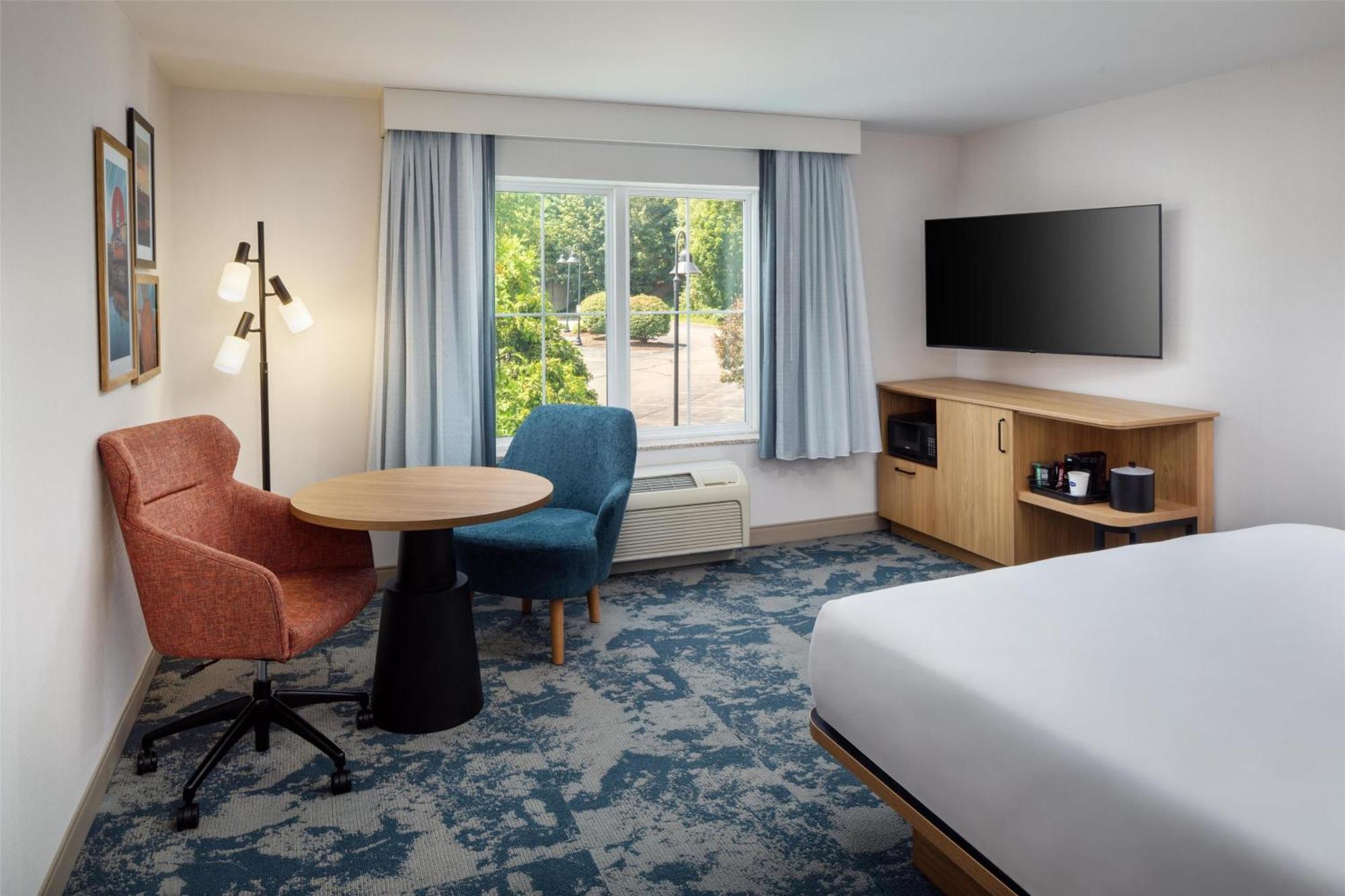 King Room with King Bed - Non-Smoking