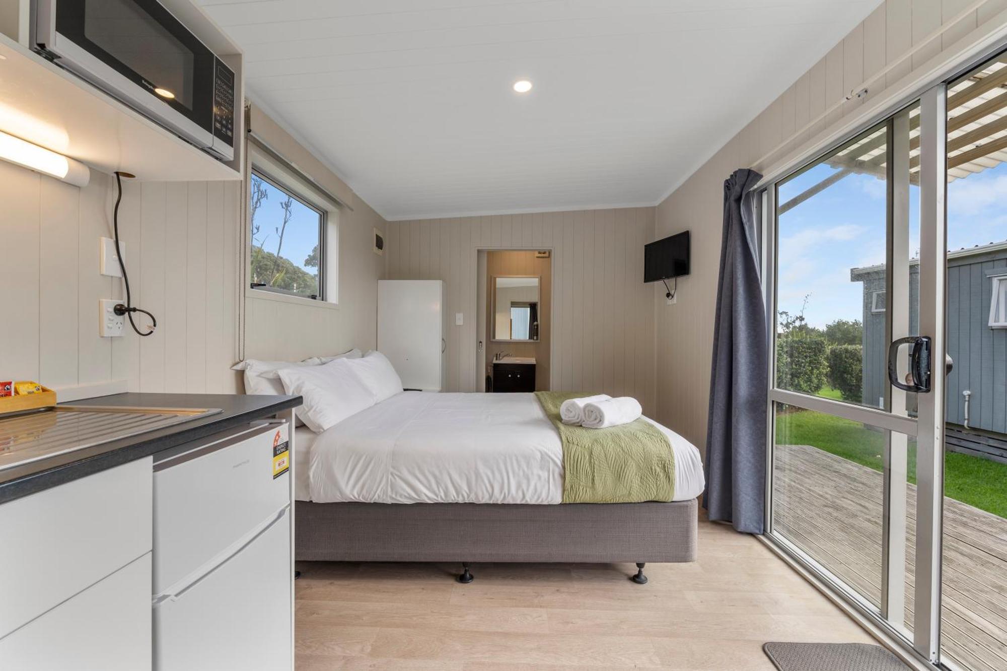 Deluxe Bungalow with Private Bathroom