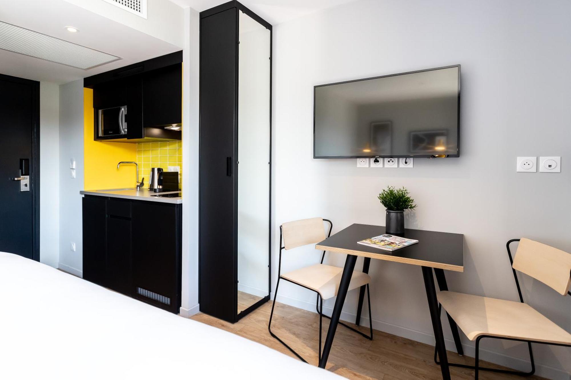 Studio Sleeps 3