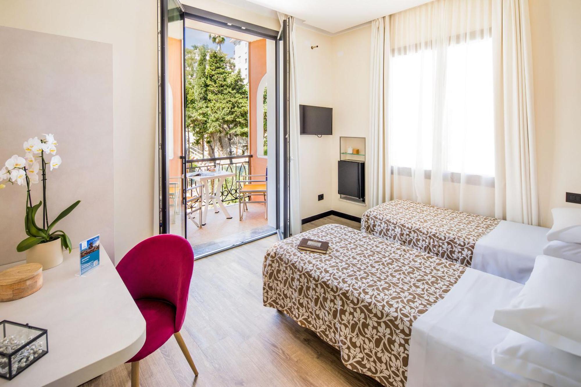 Deluxe Double Room with Hill View