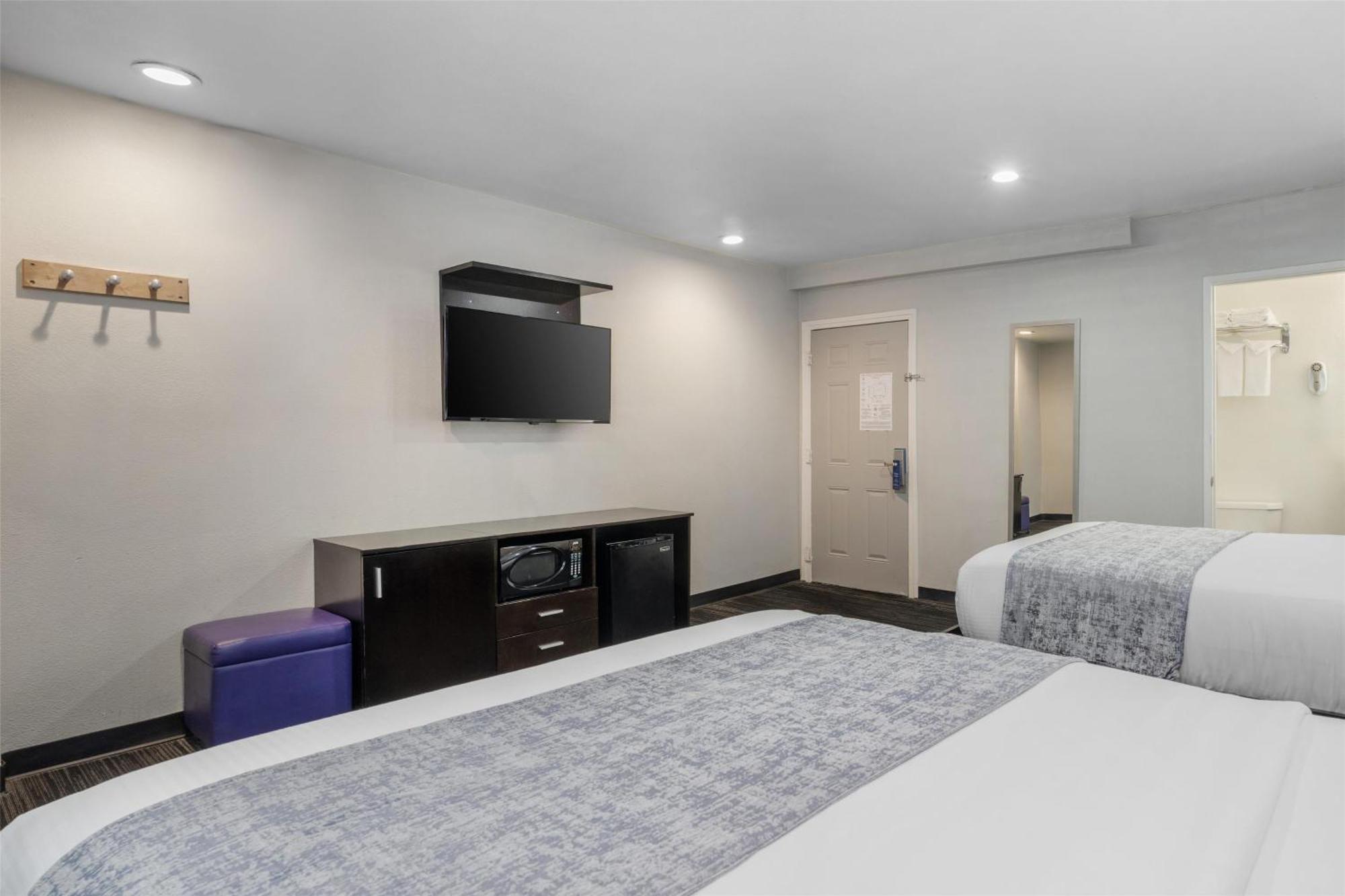 Queen Room Two Queen Beds