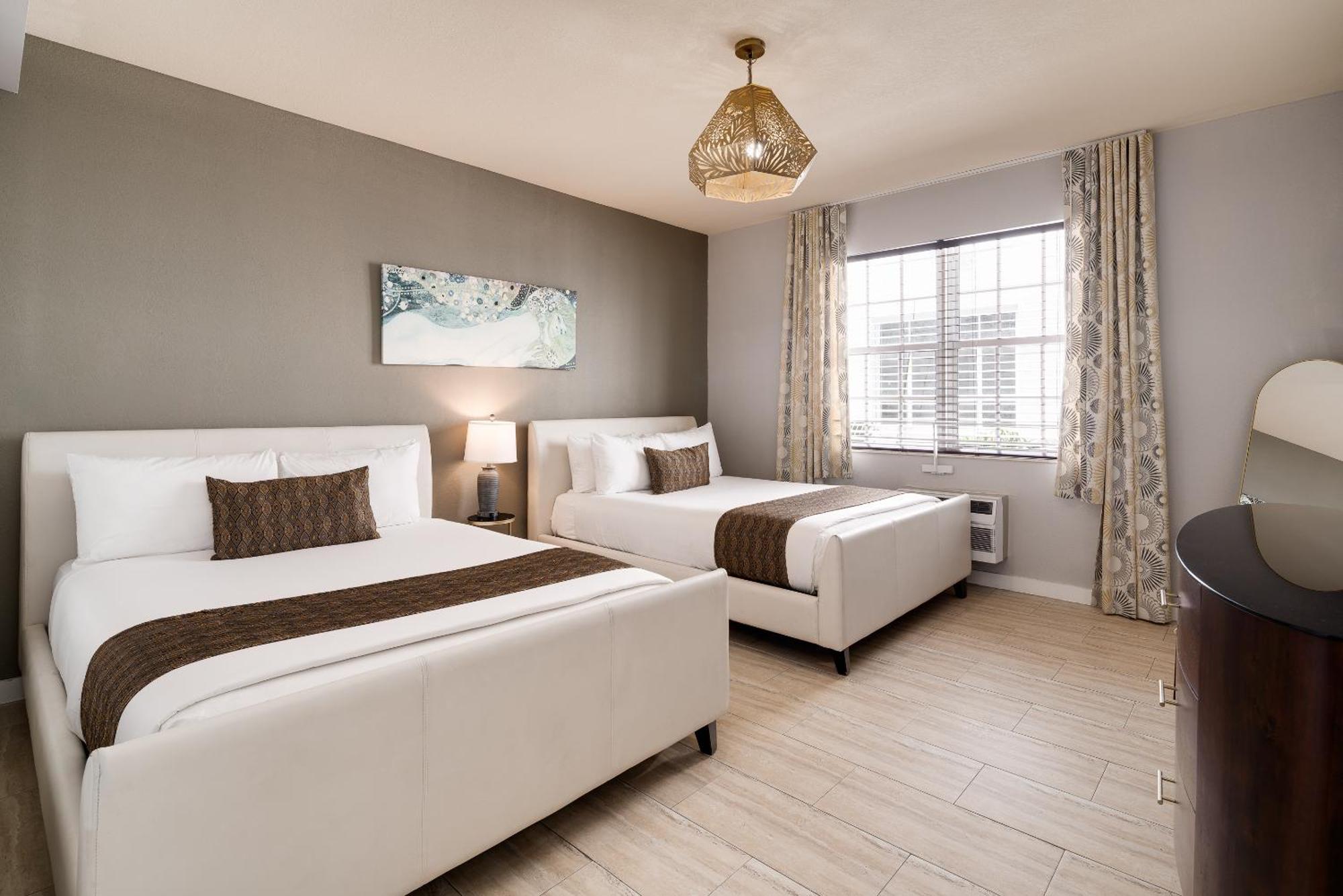One-Bedroom Double Queen Suite