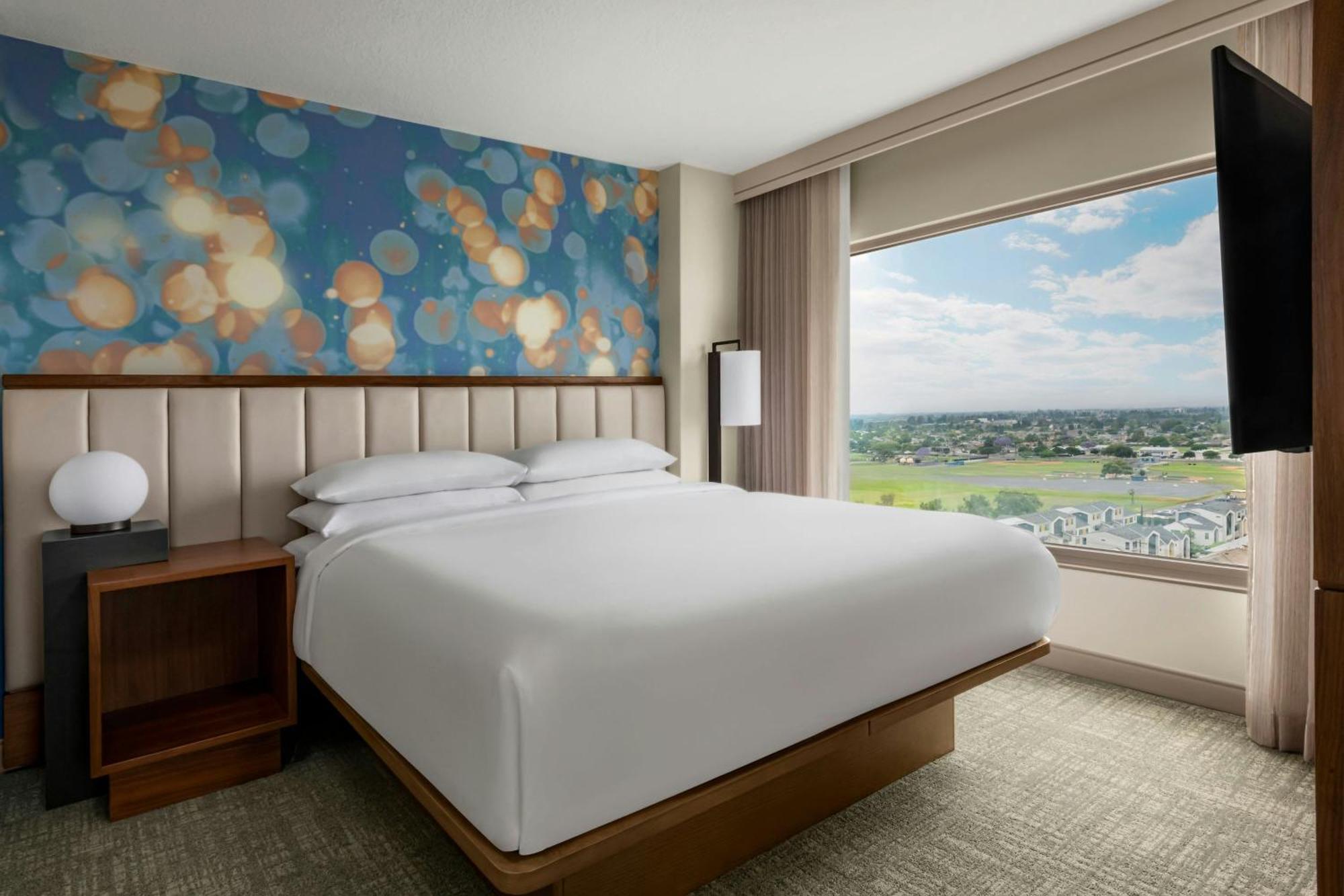 1 Bedroom 2 room Suite 1 King Sofa bed Non-Smoking,1698913930:JPEG