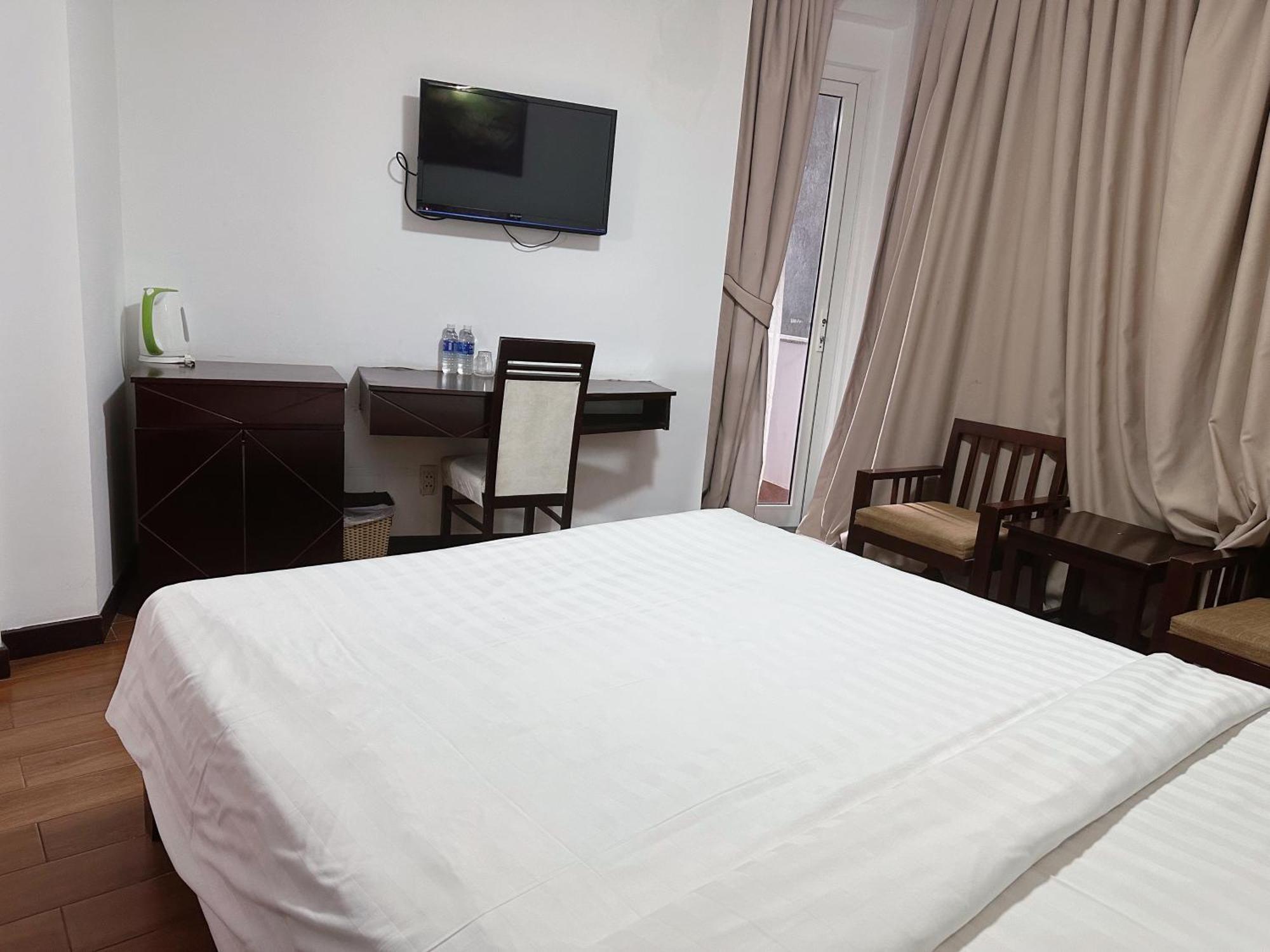 Standard Queen Room