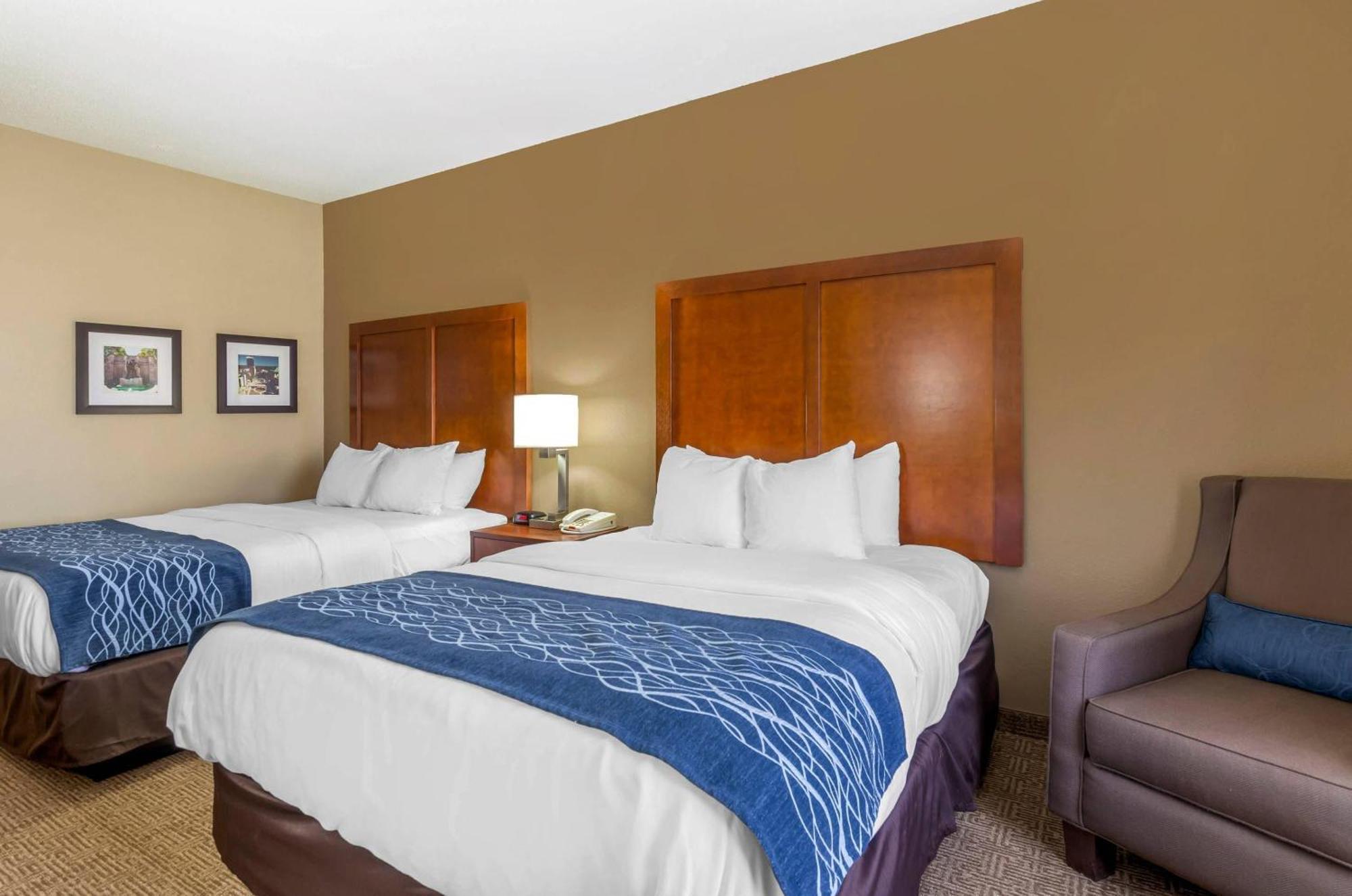 Queen Room with Two Queen Beds - Non-Smoking