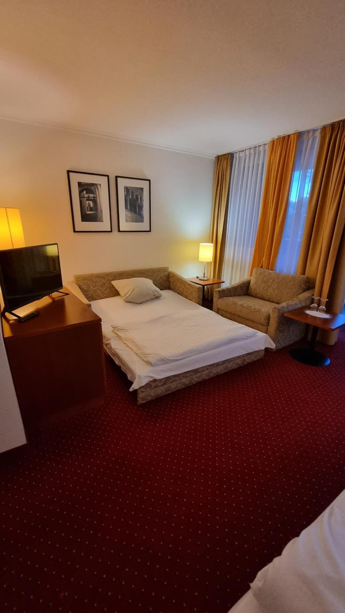 Double or Twin Room Balcony