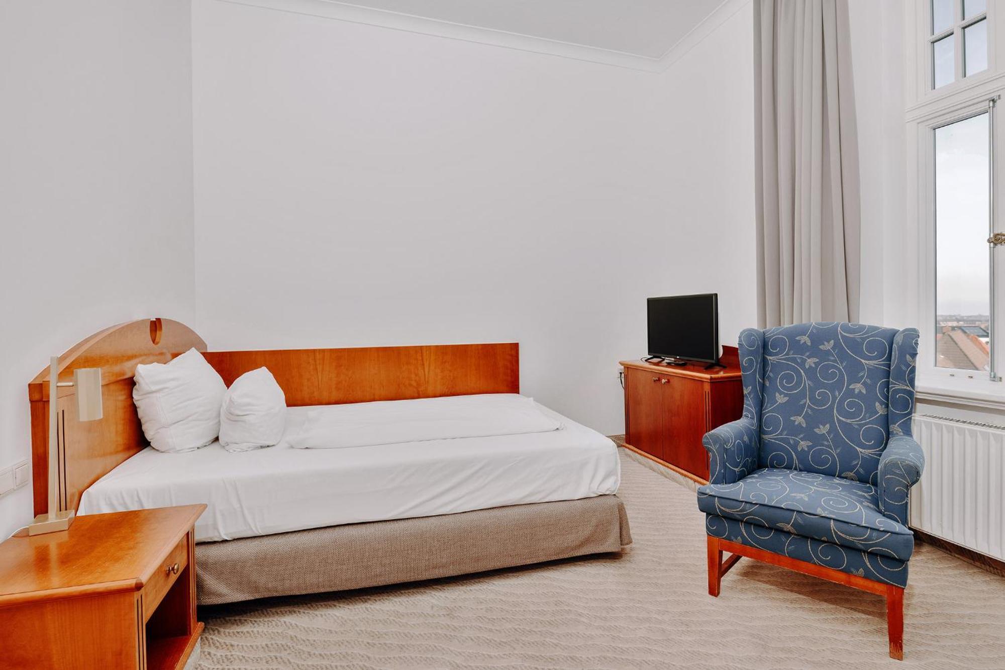 Large Single Room