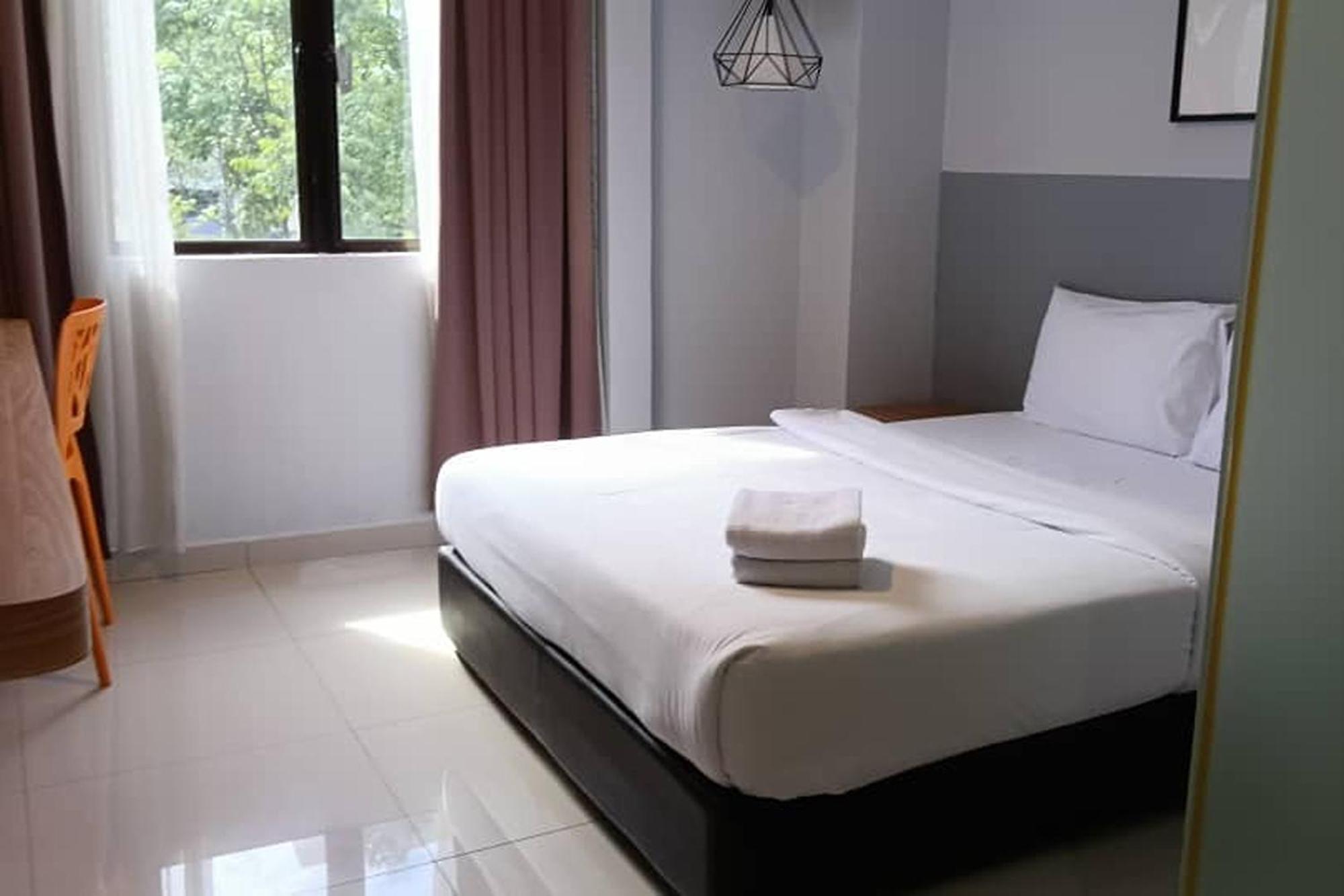 Deluxe Queen Room
