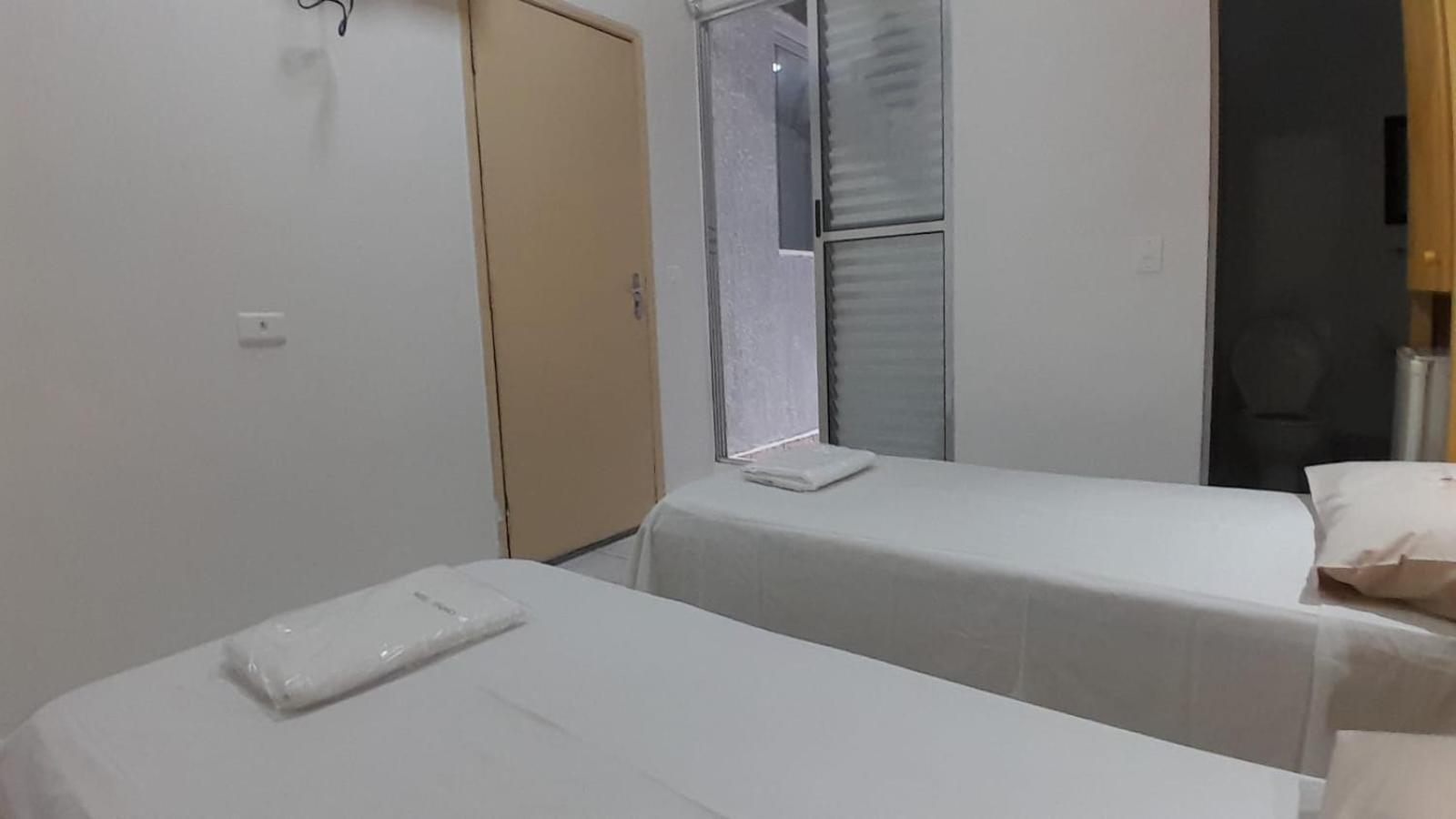 Quarto com 2 Camas de Solteiro