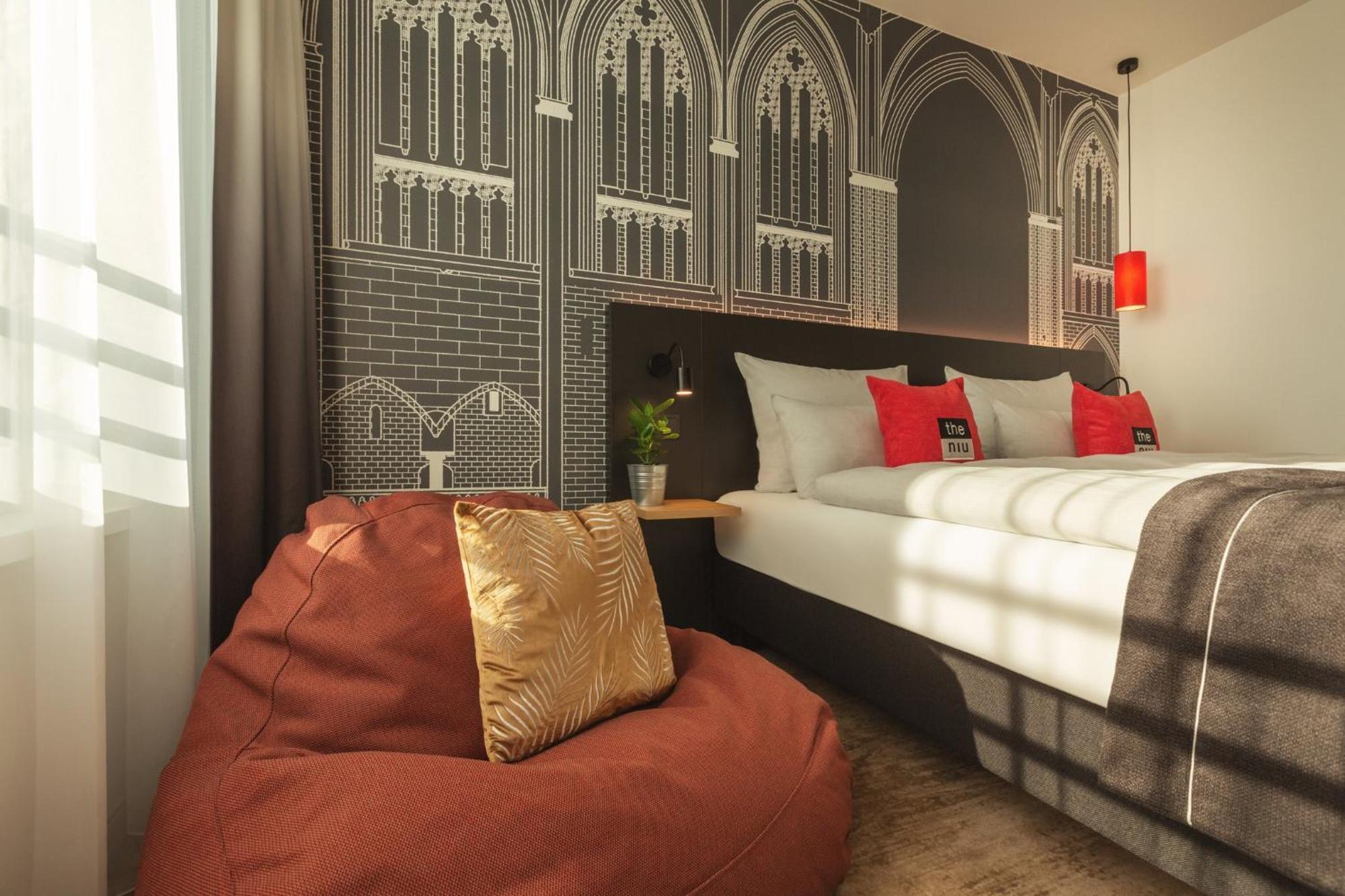 Standard Queen Room