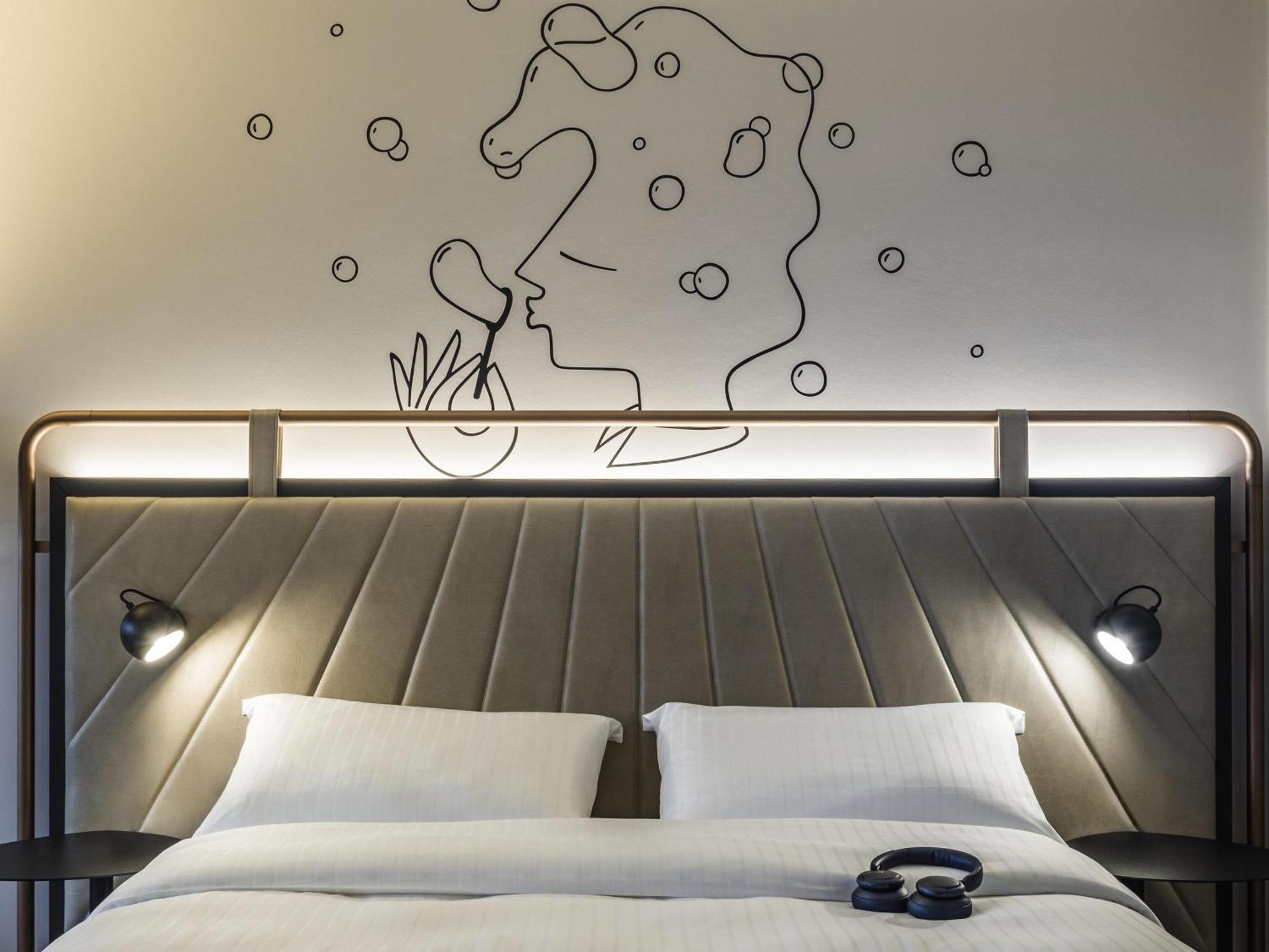 Superior room 1 Sweet Bed 160x200 by ibis Styles