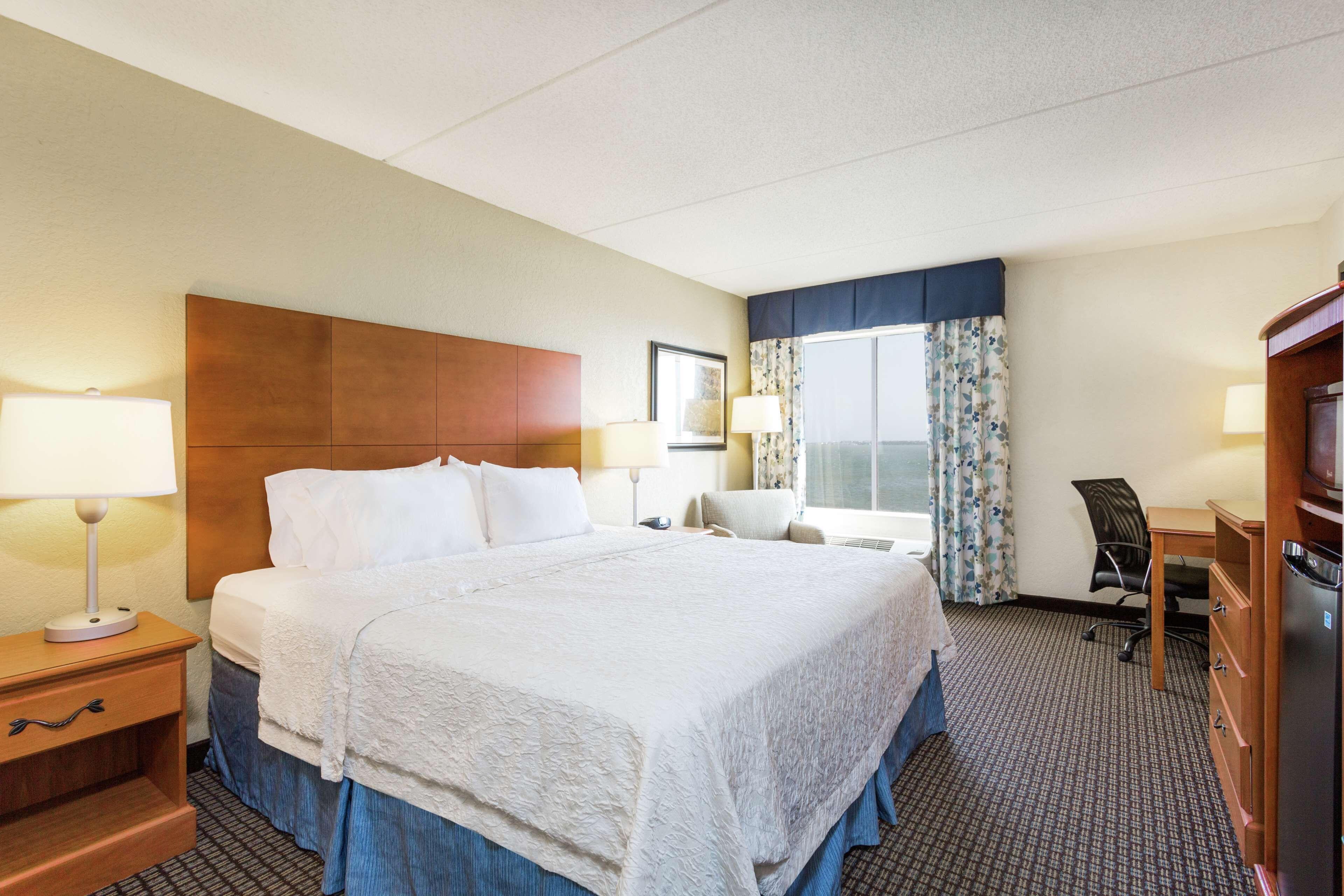 King Room Accessible Tub Mobility Hearing Access or Non-Smoking