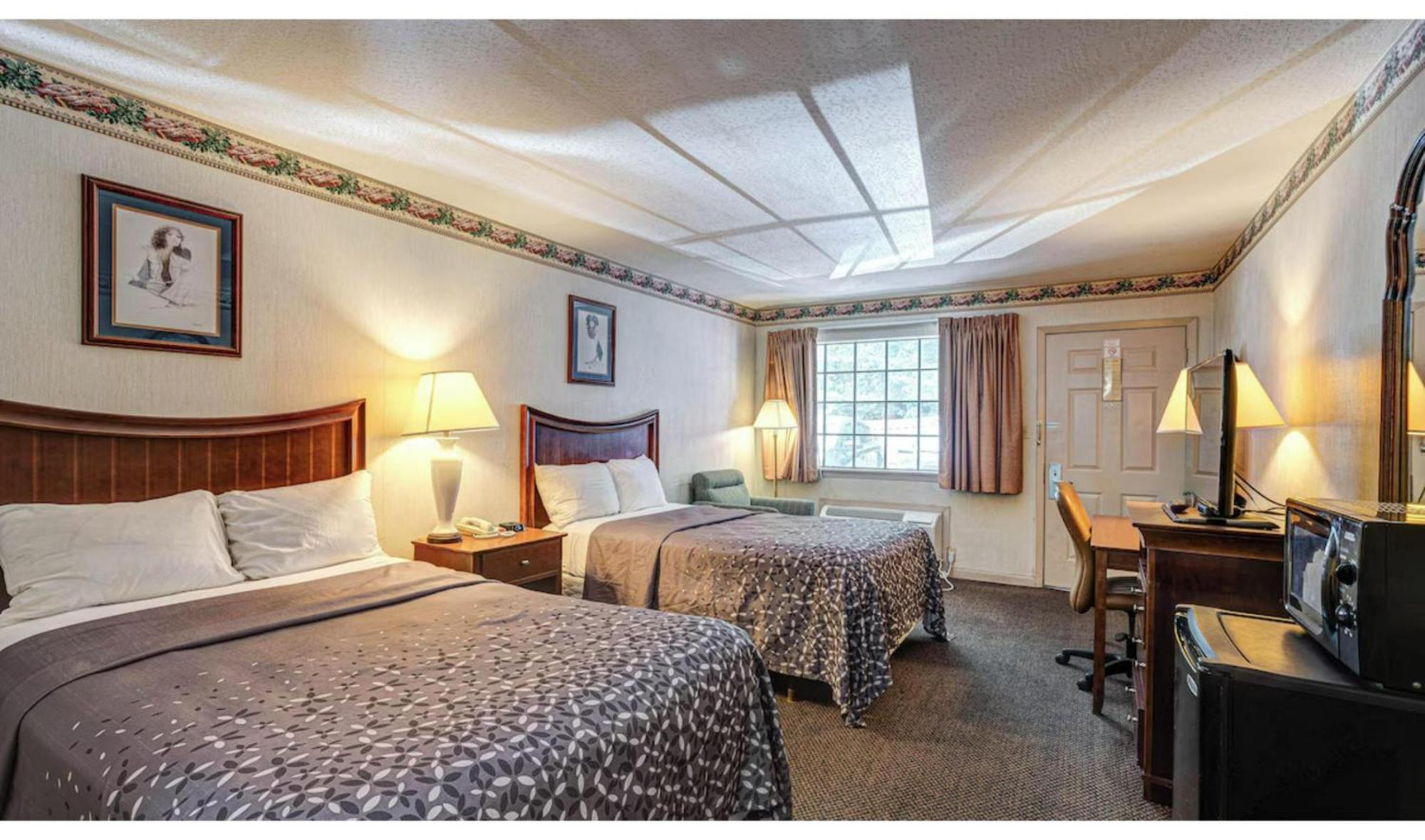 2 Queen Beds Non-Smoking