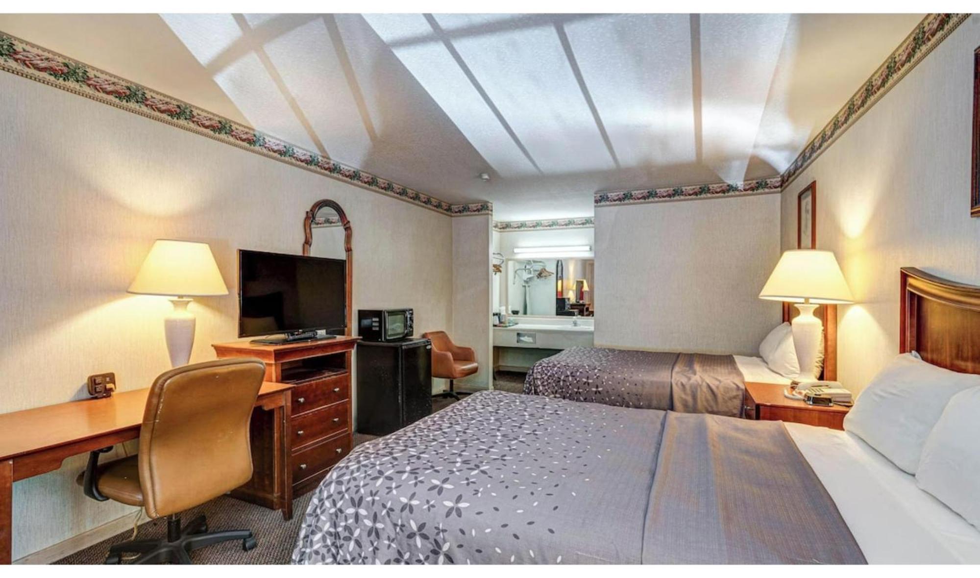 2 Queen Beds Non-Smoking