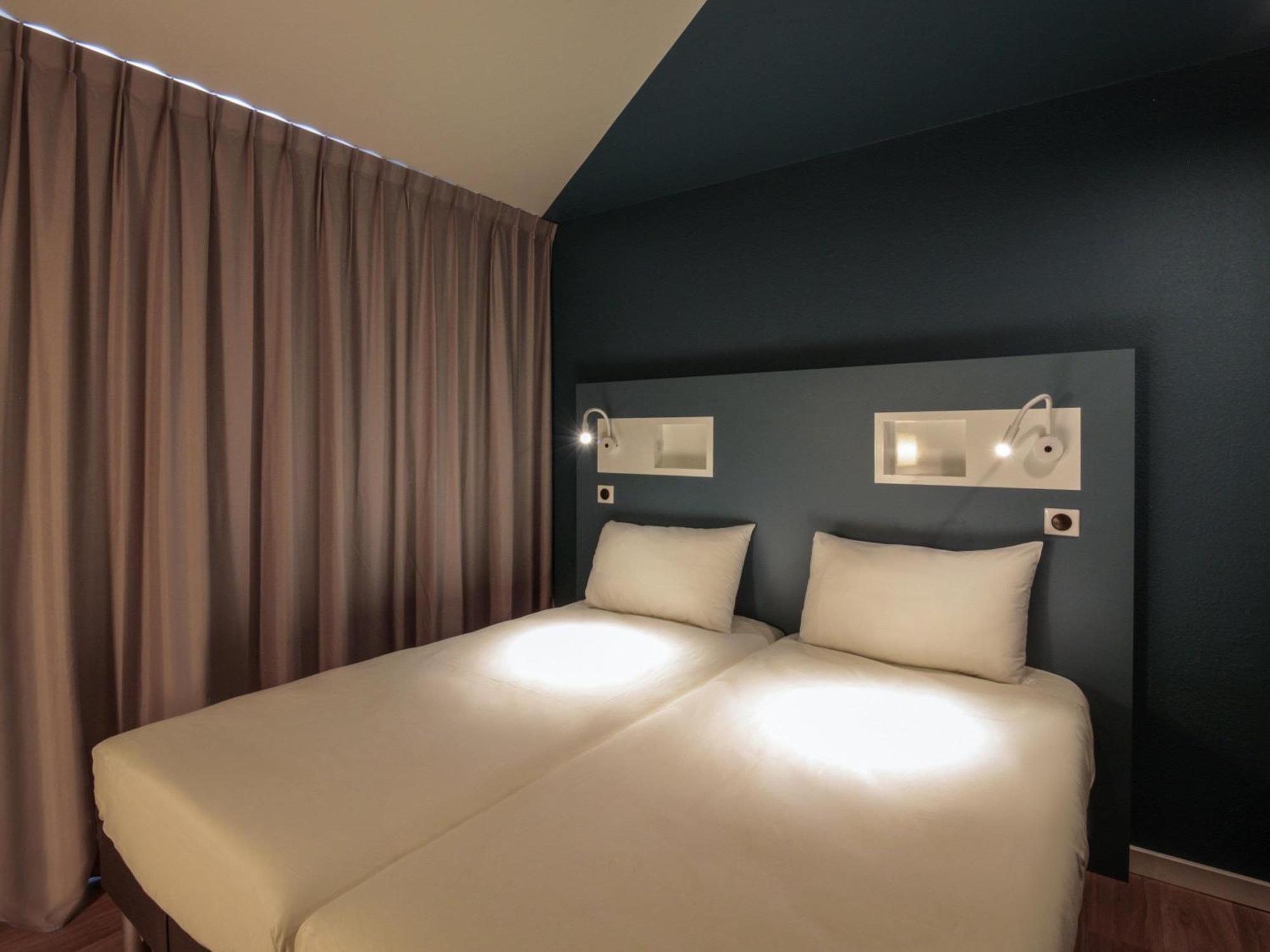Twin Room,1770966109:JPEG