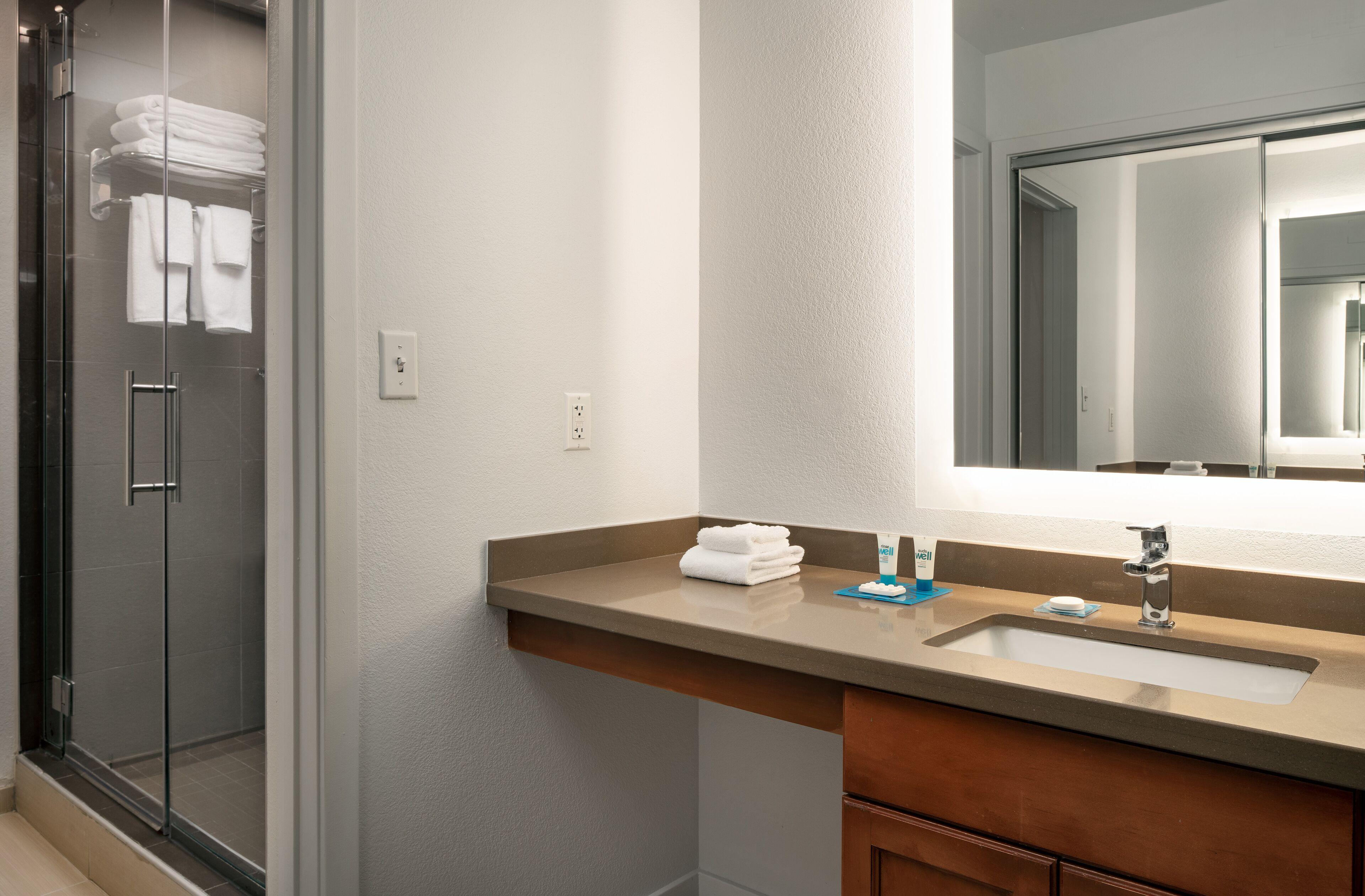 One-Bedroom King Suite,1218579232:JPEG